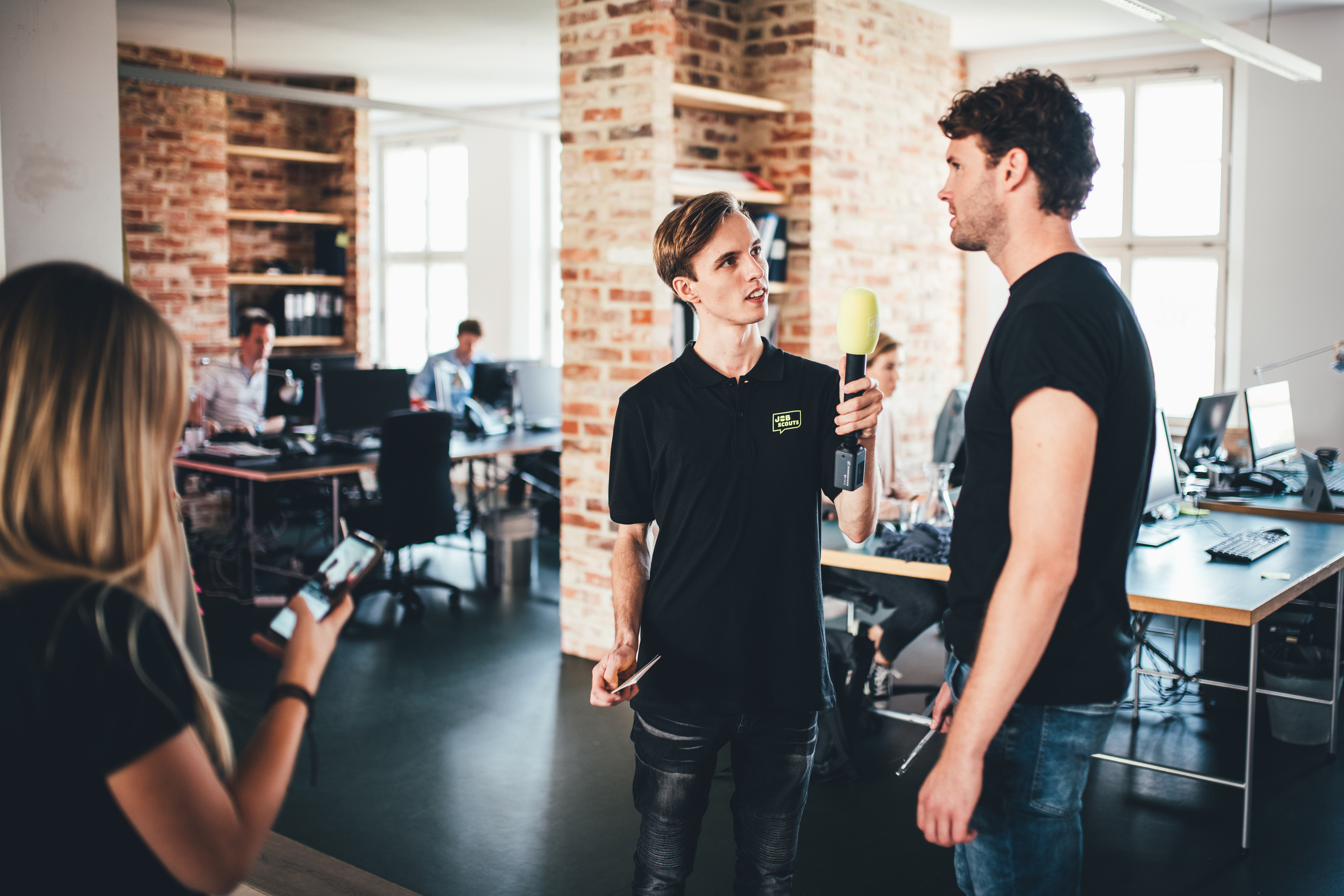 CONSENS & DREILANDMEDIEN. Ich bin Max, Designer, Art & Hochzeitsfotograf aus Germaringen