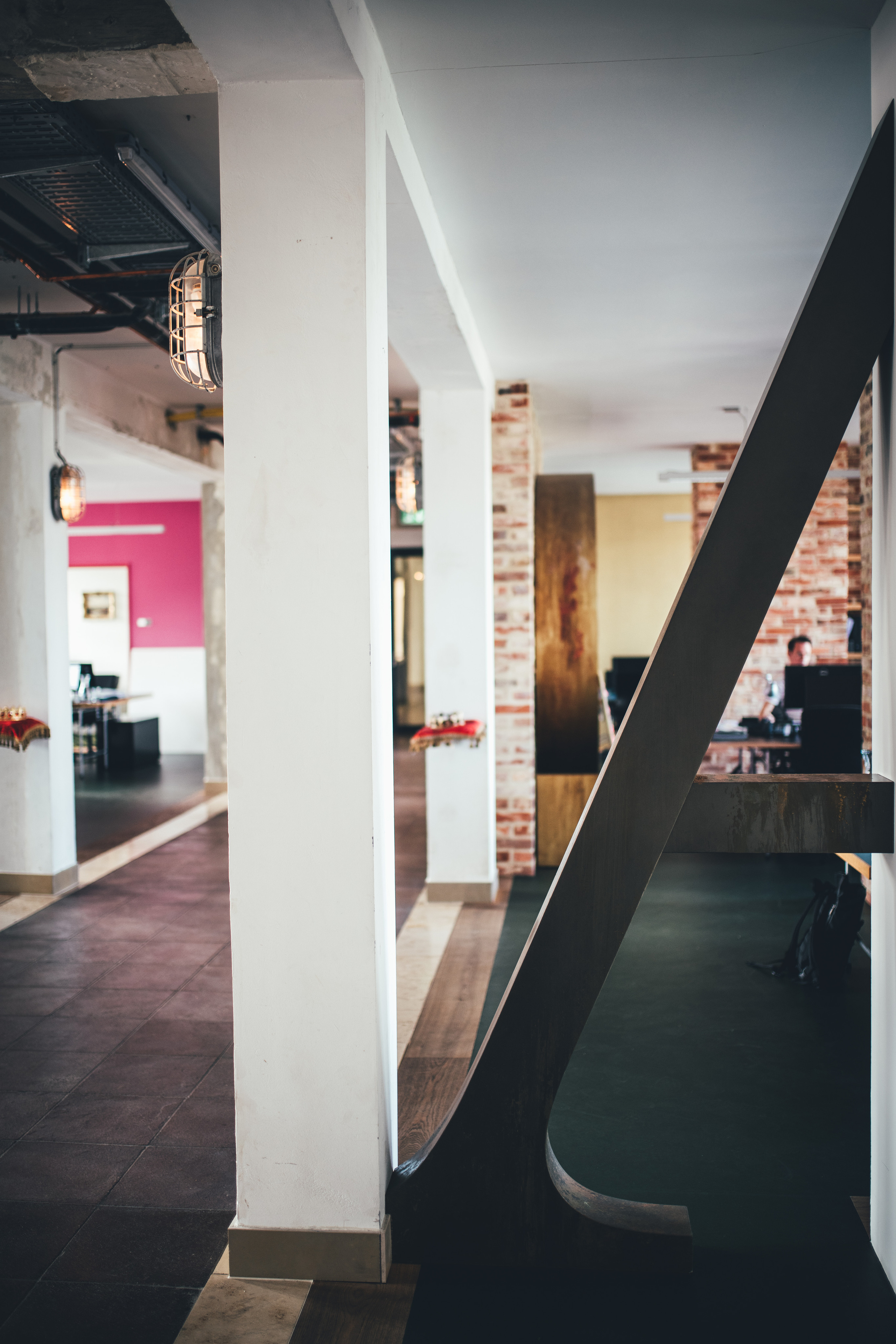 CONSENS & DREILANDMEDIEN. Ich bin Max, Designer, Art & Hochzeitsfotograf aus Germaringen