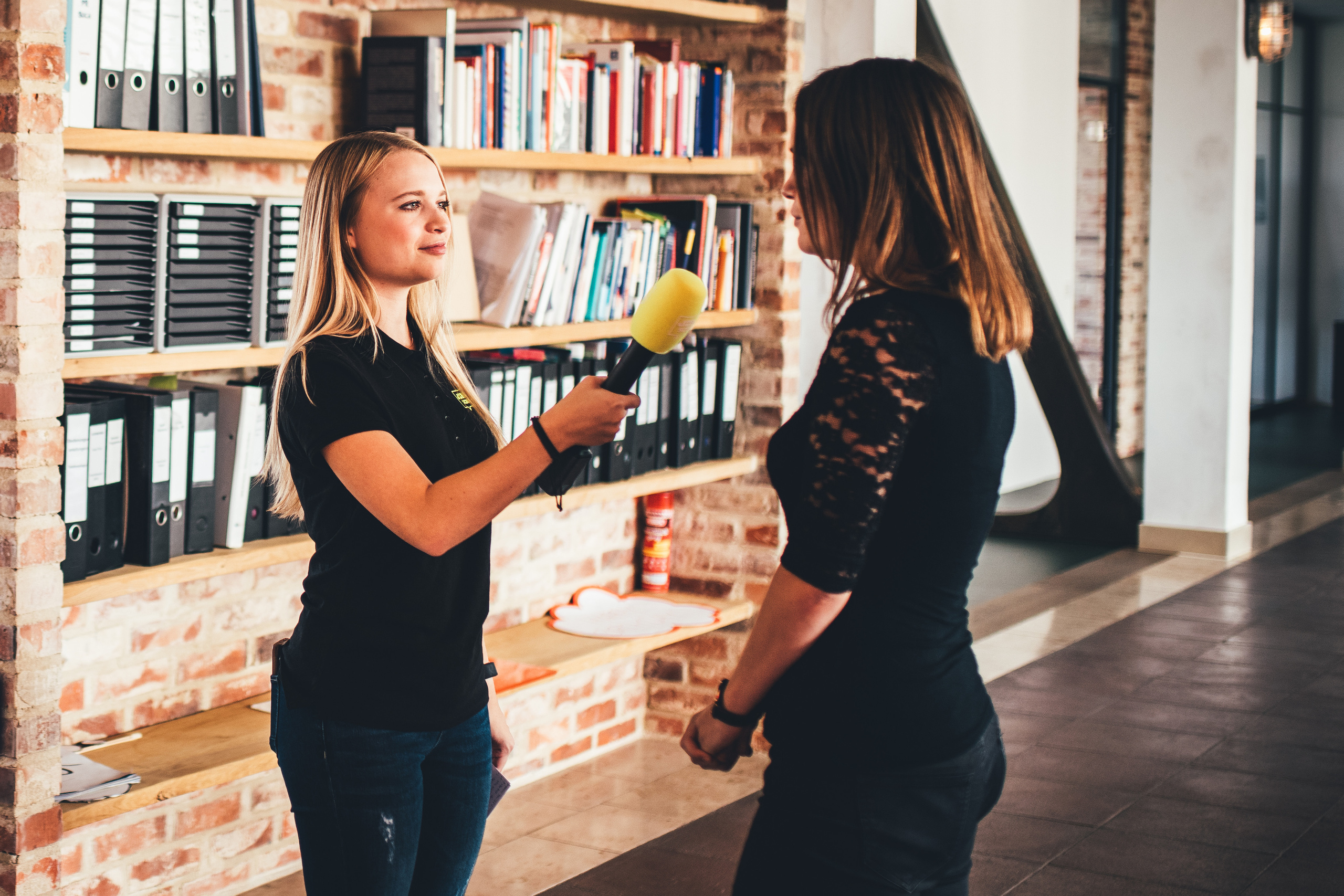 CONSENS & DREILANDMEDIEN. Ich bin Max, Designer, Art & Hochzeitsfotograf aus Germaringen