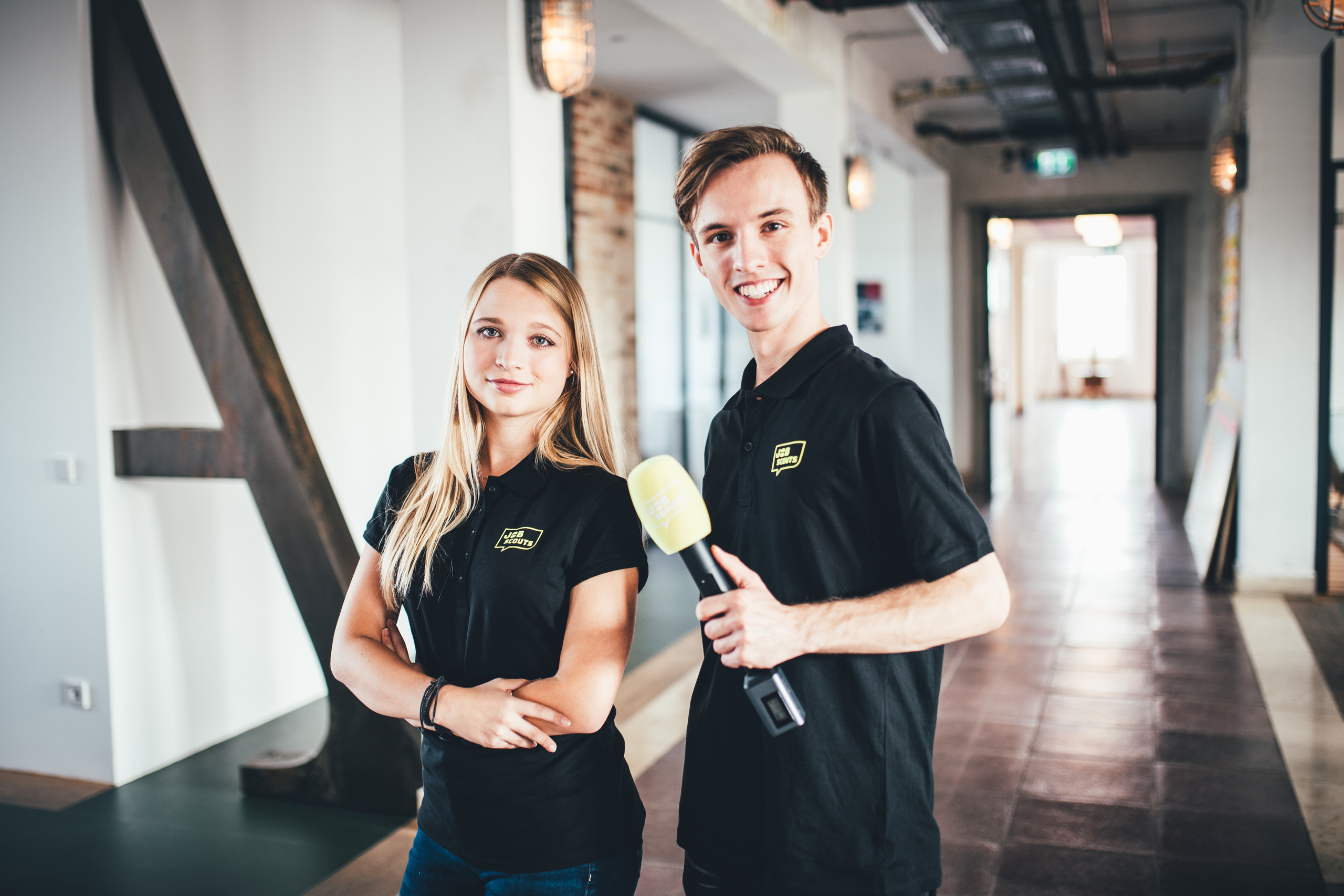 CONSENS & DREILANDMEDIEN. Ich bin Max, Designer, Art & Hochzeitsfotograf aus Germaringen