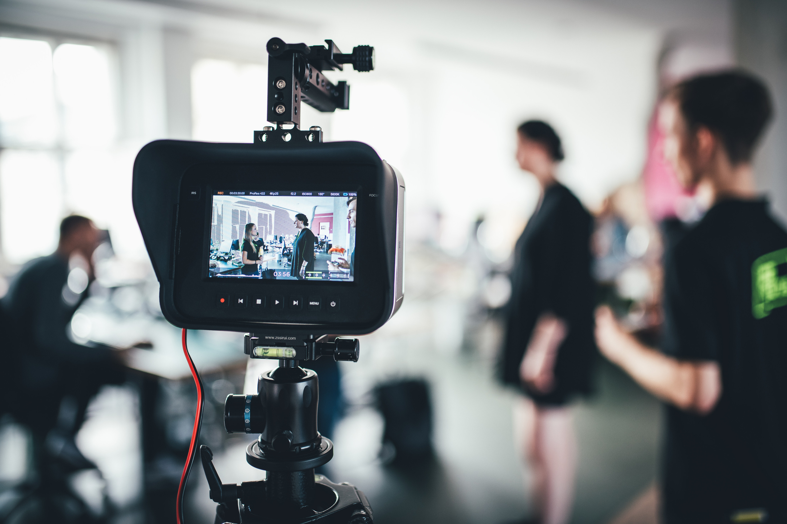 CONSENS & DREILANDMEDIEN. Ich bin Max, Designer, Art & Hochzeitsfotograf aus Germaringen