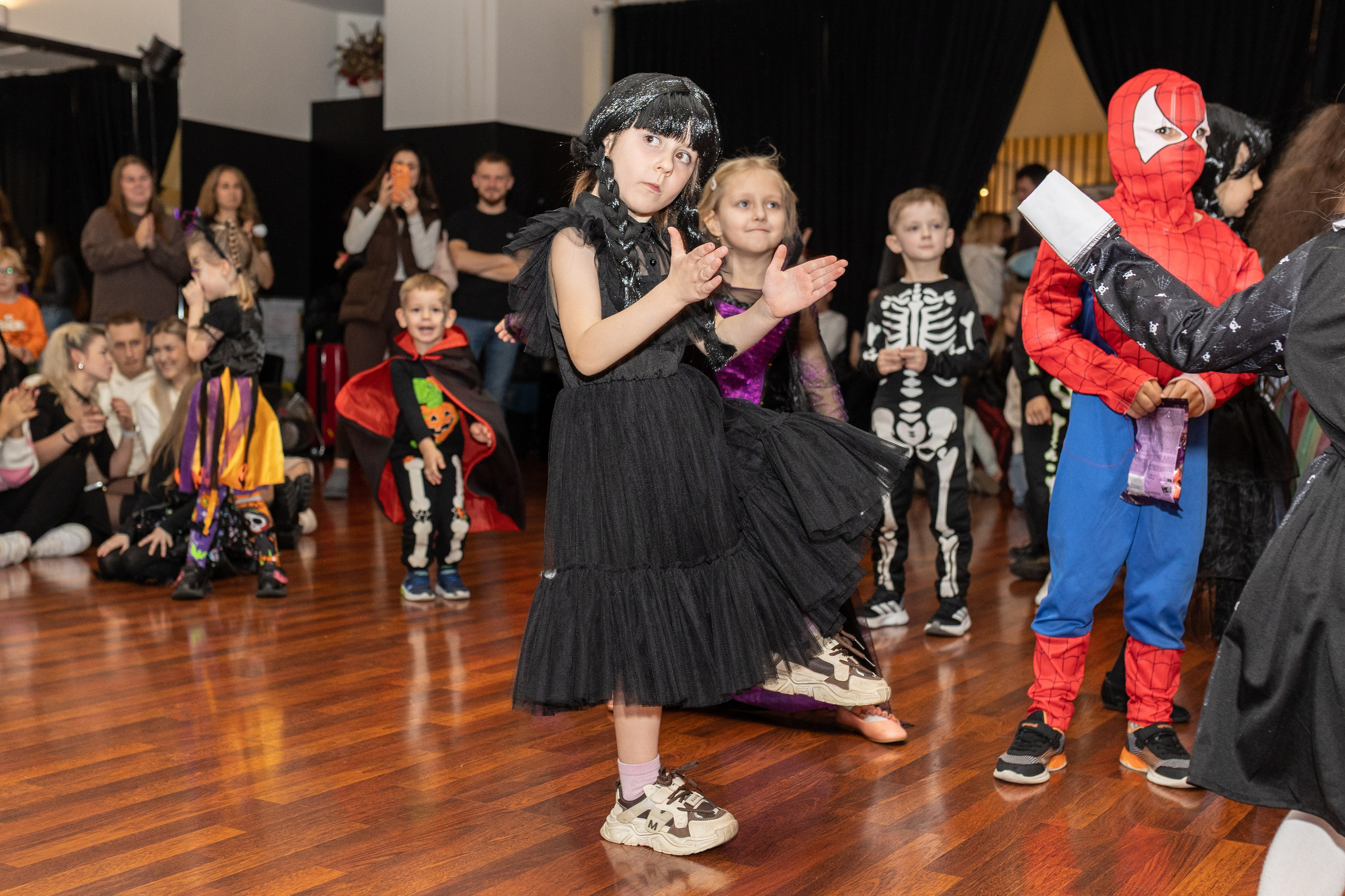 Leo dance studio Helloween 2025. Семейный и детский фотограф в Варшаве Мила Бобровская