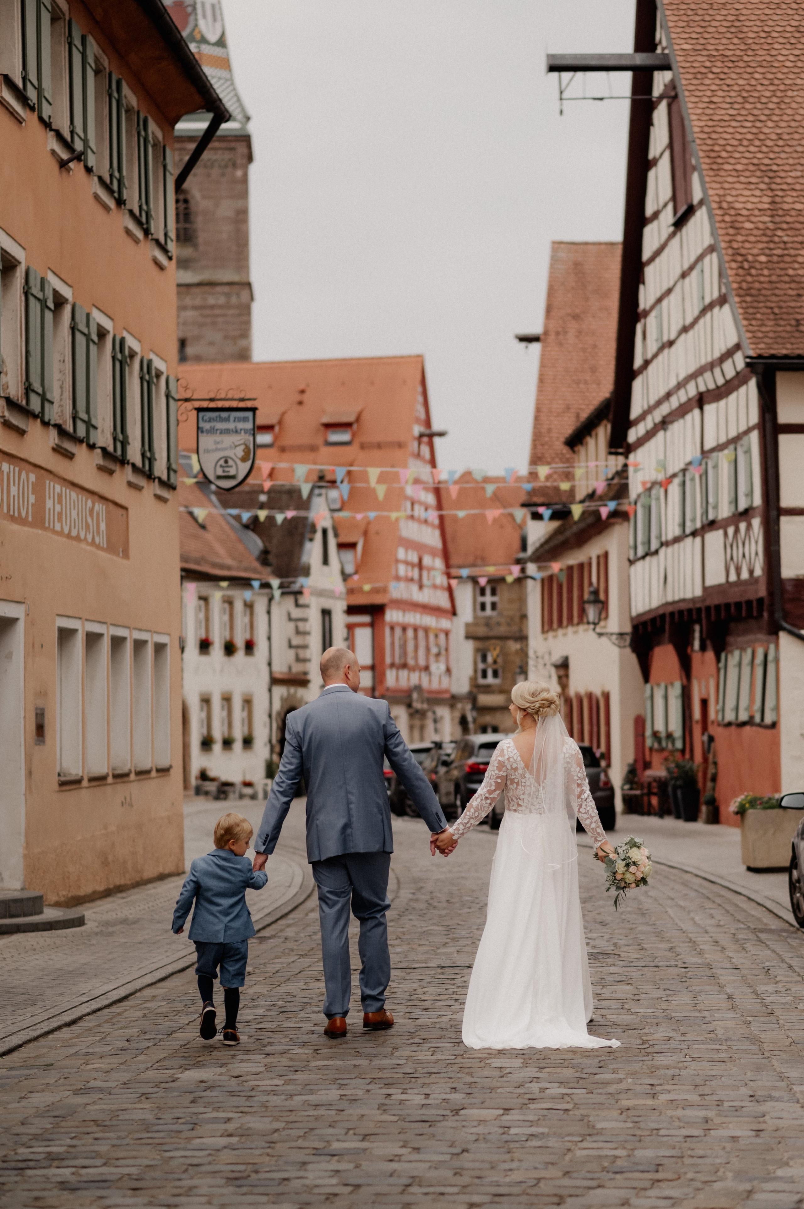 PRE-WEDDING IN WOLFRAMS-ESCHENBACH. Photographer in Nuremberg Irina Mehnert from Ansbach