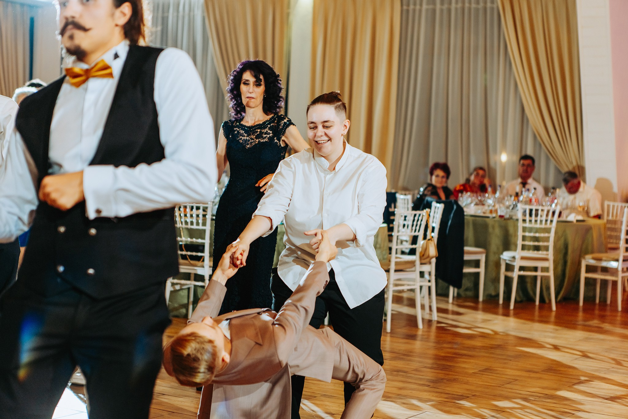 Radu si Diana. Wedding photographer and videographer