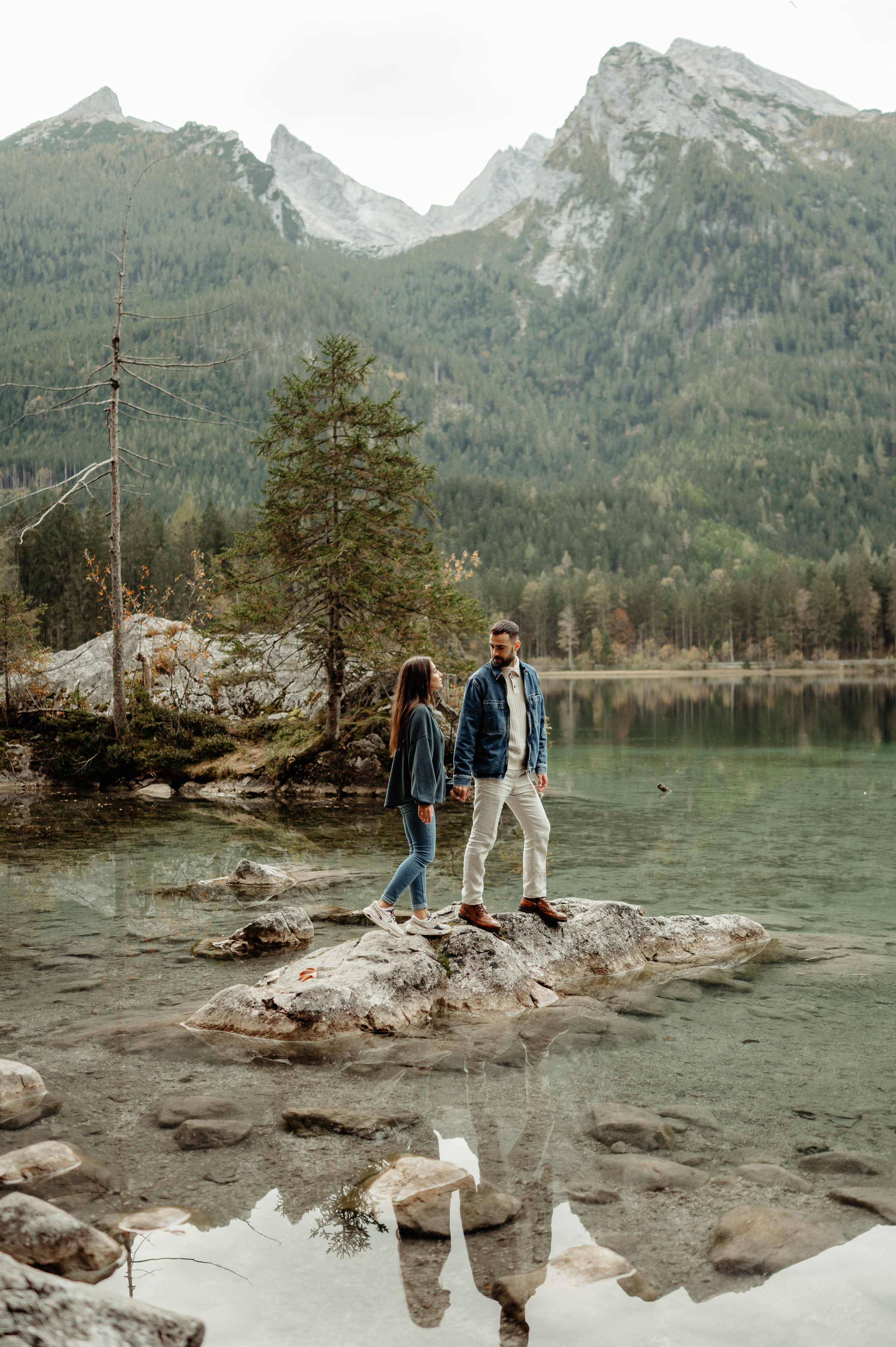 Denis Hanganu din Clanul si sotia lui Raluca, in Hintersee Austria. Proud Vision Weddings | Wedding Photography & Film — Servicii profesionale Foto Video Nunta Iasi