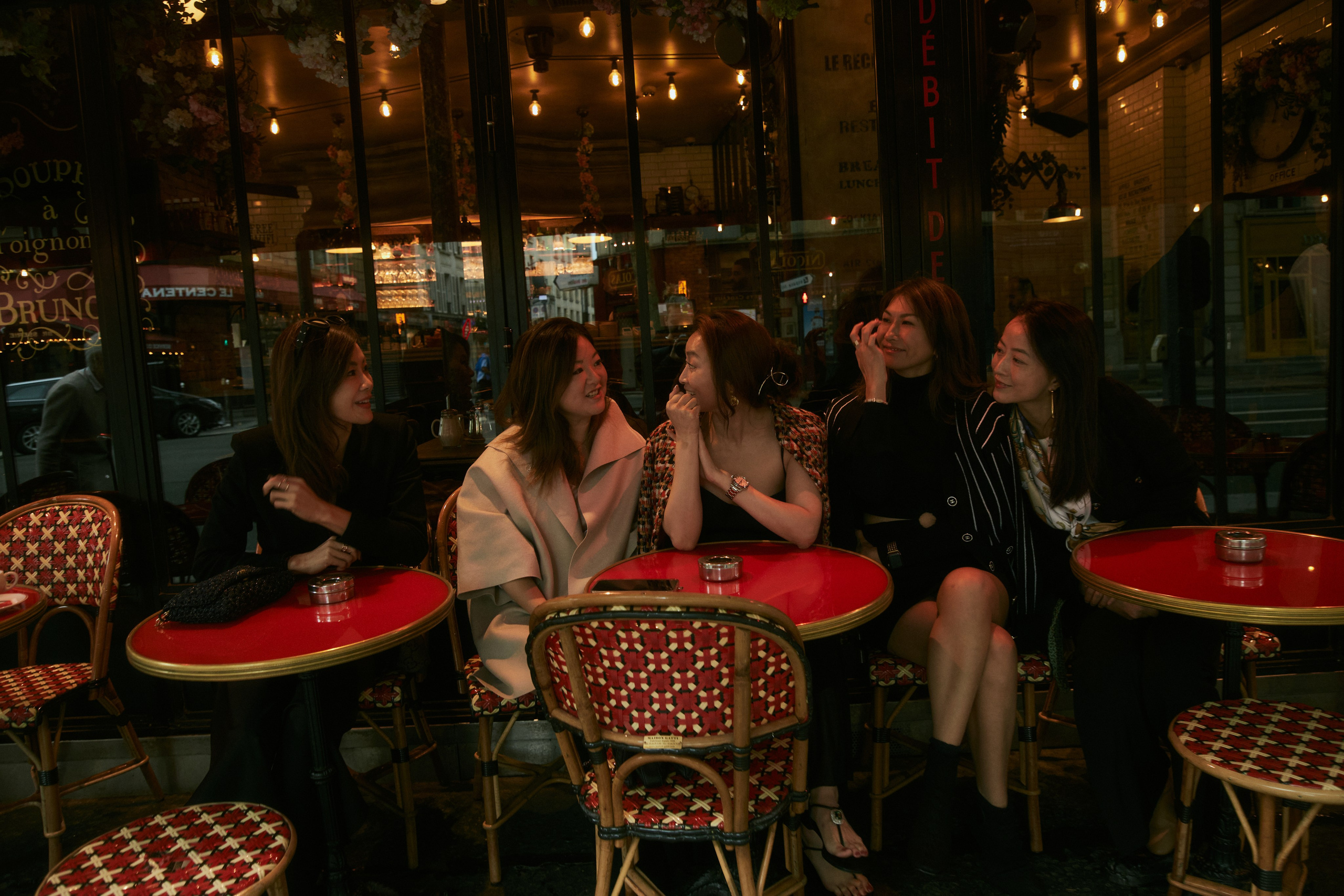 Friends. Photographer in Paris