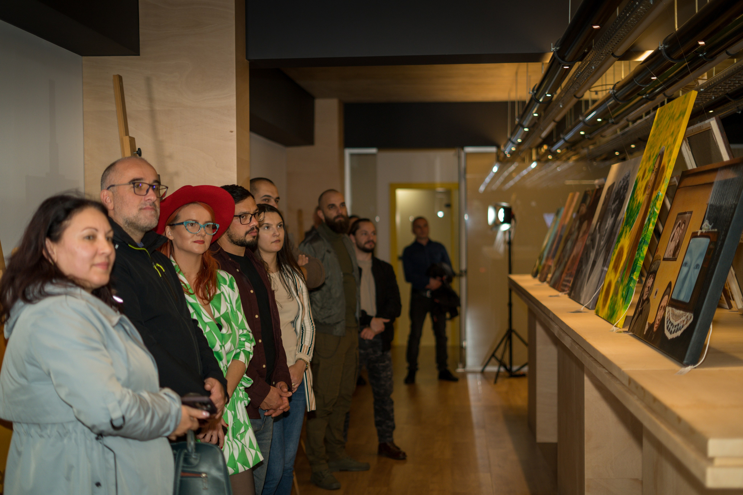 Vernisaj Suceava Mihai Varzari. Marius Alex fotograf de eveniment si portret din Suceava