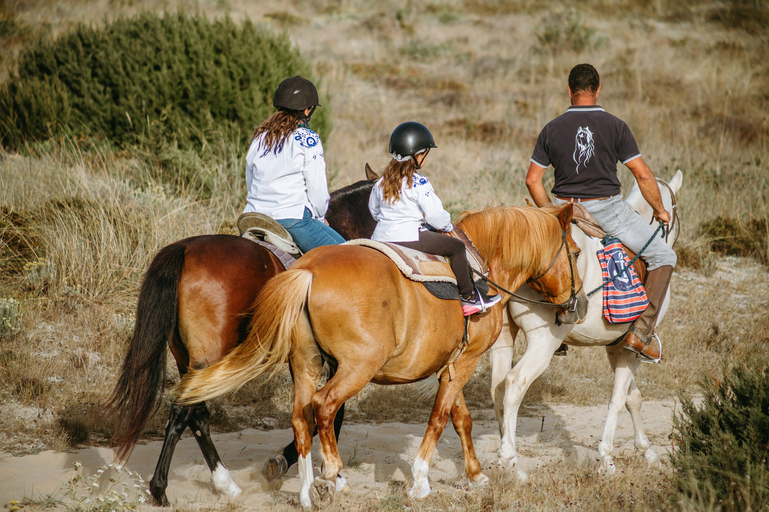 Marlene & Tiago com filhos. Passeios a Cavalo na Praia Peniche | Eco Salgados Agroturismo