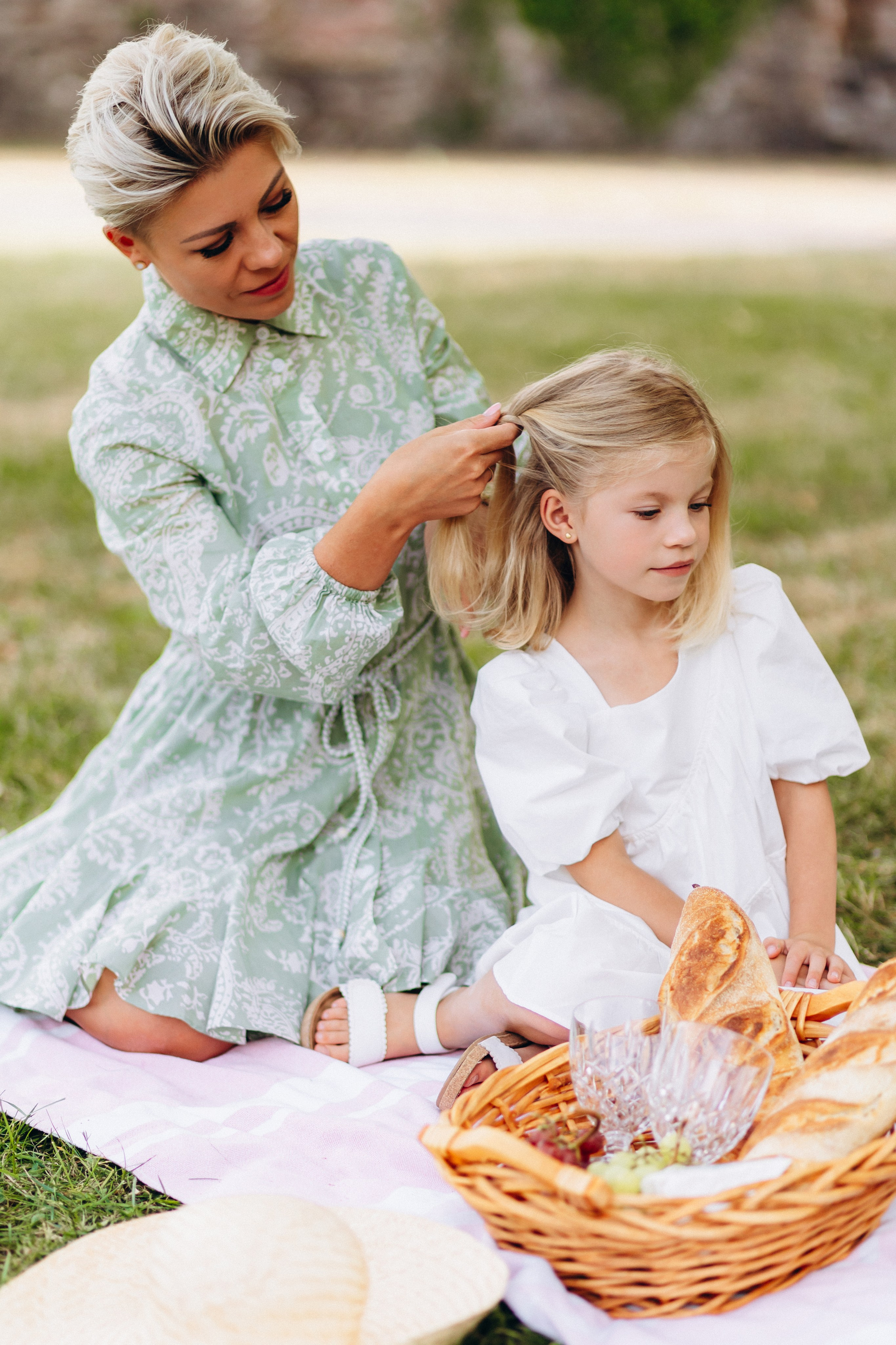 Pretty Family. Wedding and Family Photograph