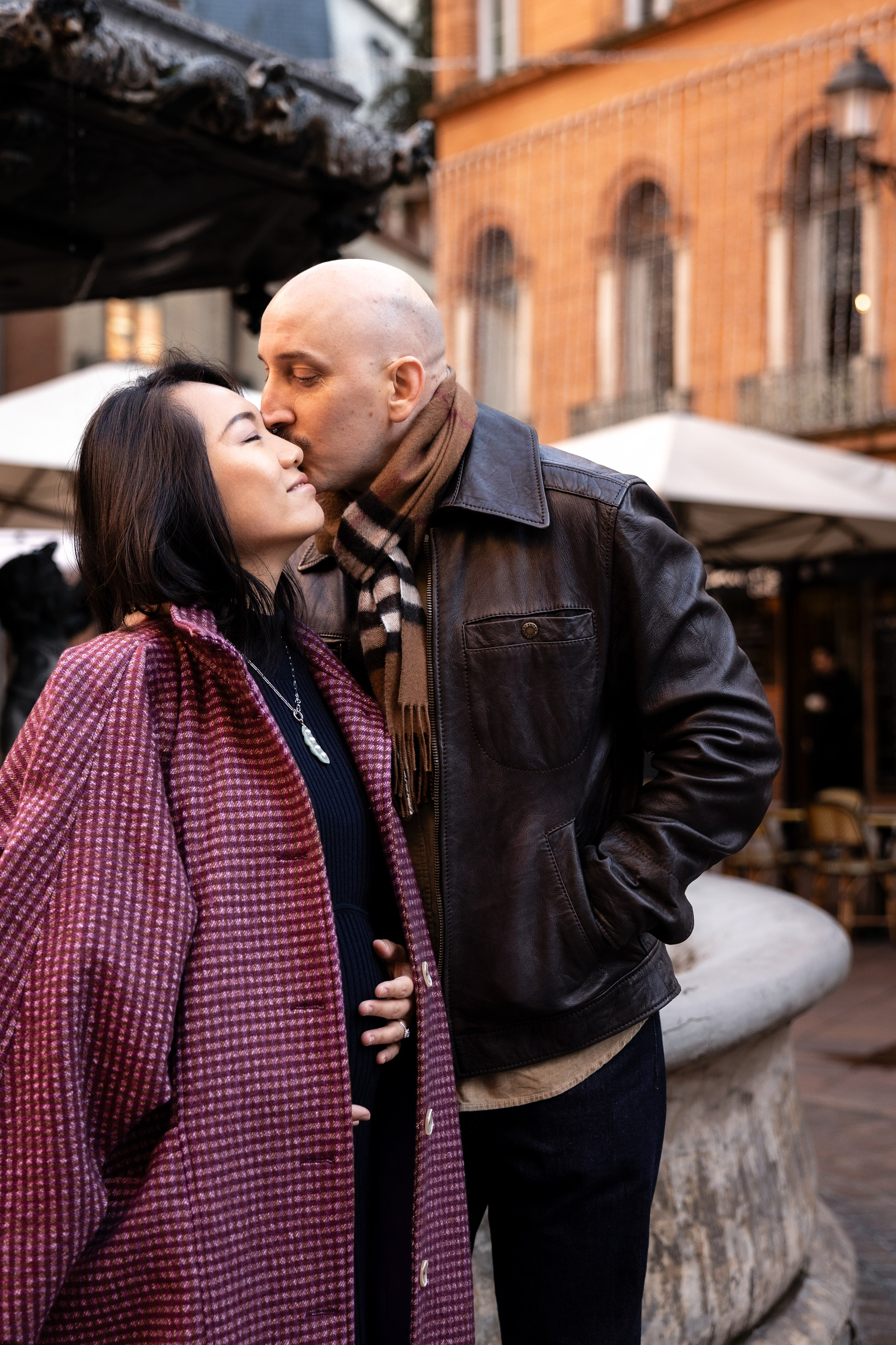 Christmas maternity photo session in Toulouse. Eugenie Smirnova — wedding, corporate and lifestyle photographer in Toulouse and Southwest France