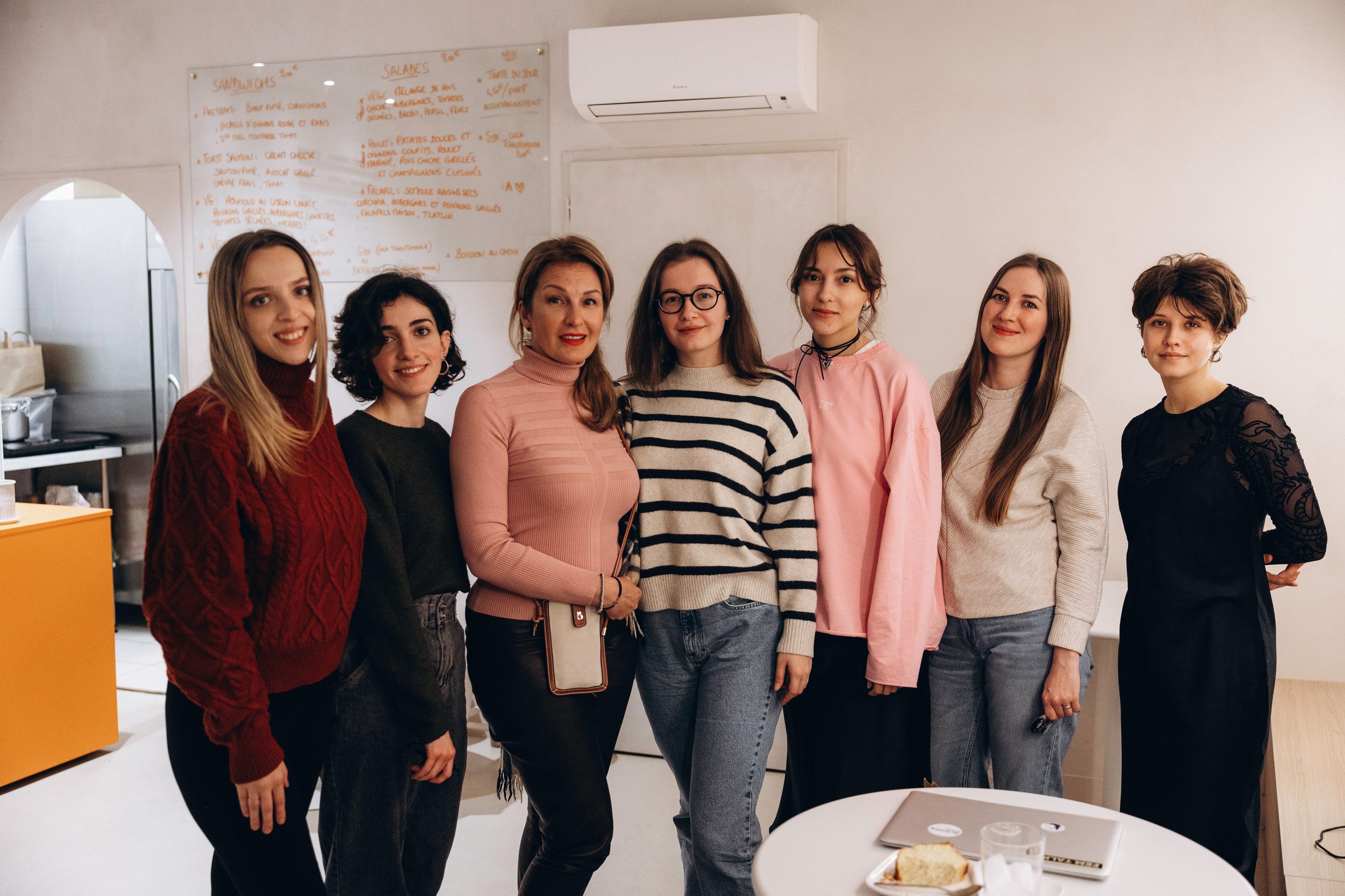 Event photo session for Art brunch Toulouse. Eugenie Smirnova — wedding, corporate and lifestyle photographer in Toulouse and Southwest France