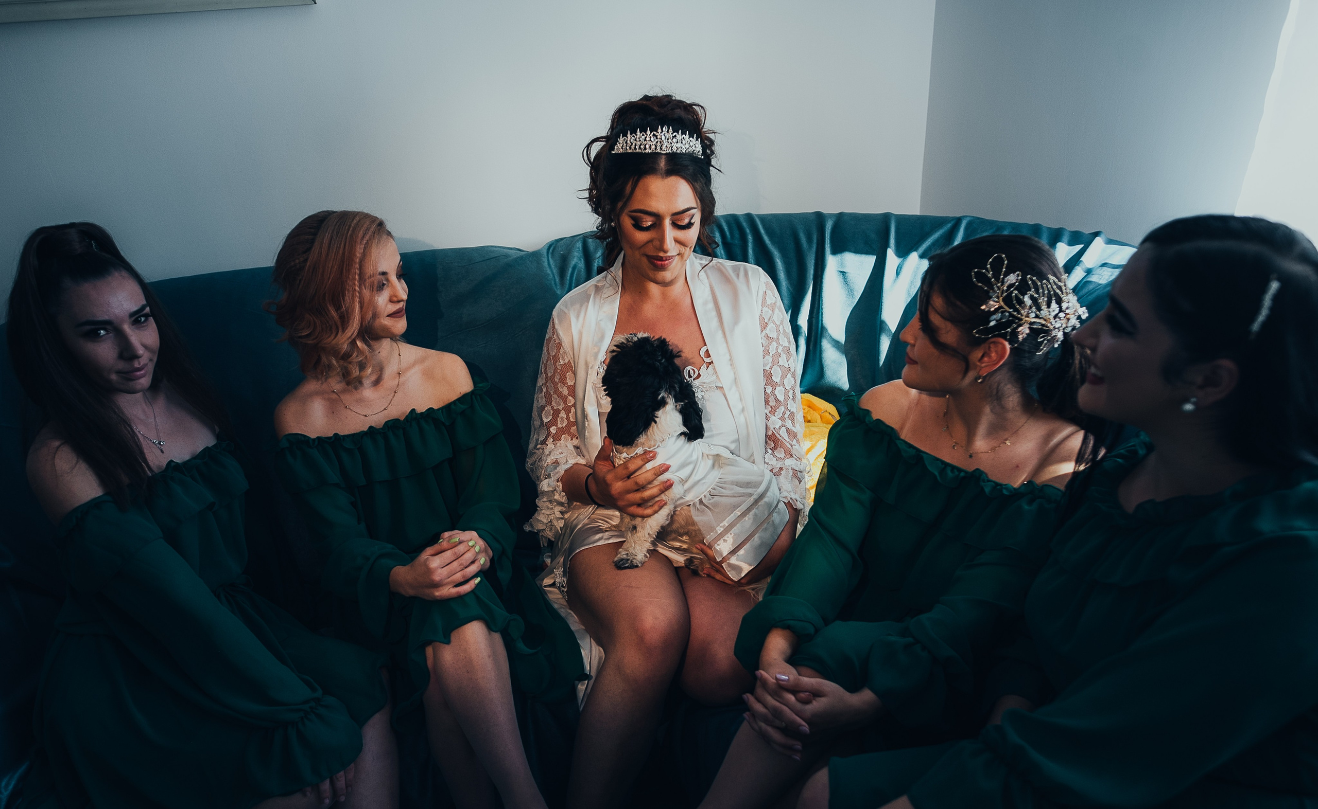 Fotograf profesionist de nuntă. Cu o abordare creativă și tehnici unice, spunem povestea voastră prin imagini pline de iubire și naturalețe. Descoperă arta fotografiei de nuntă . Fotograf Iasi, fotograf de nunta Suceava. Fotografii de nuntă. Pachet fotografii de nuntă. Fotograf Iasi, fotograf Suceava, fotograf Botosani, fotograf Romania. Servicii foto nuntă. Servicii foto-video.