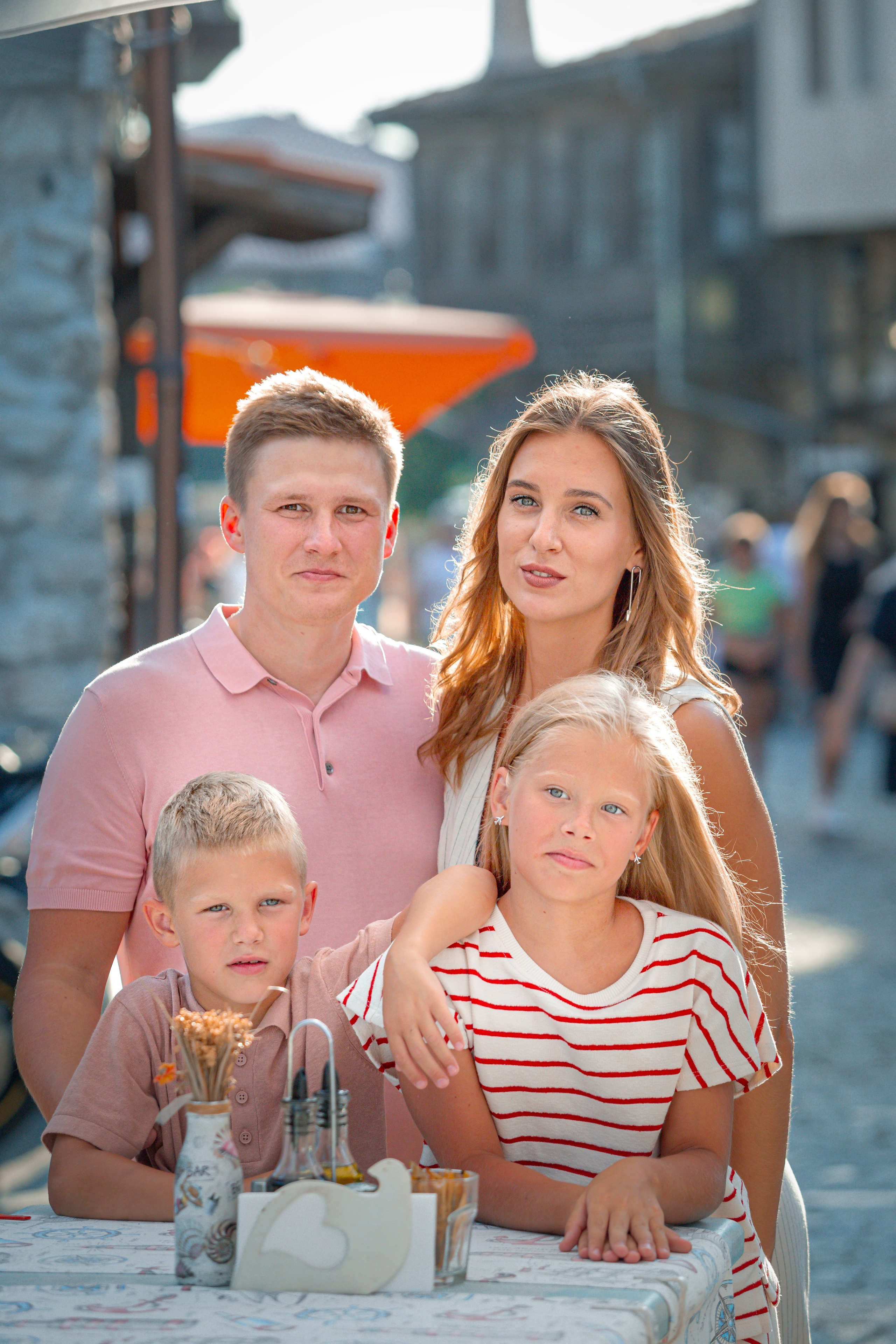 Семейни фотосесии. Фотограф Бургас. Фотосесии в студио и на открито, портрети, заснемане