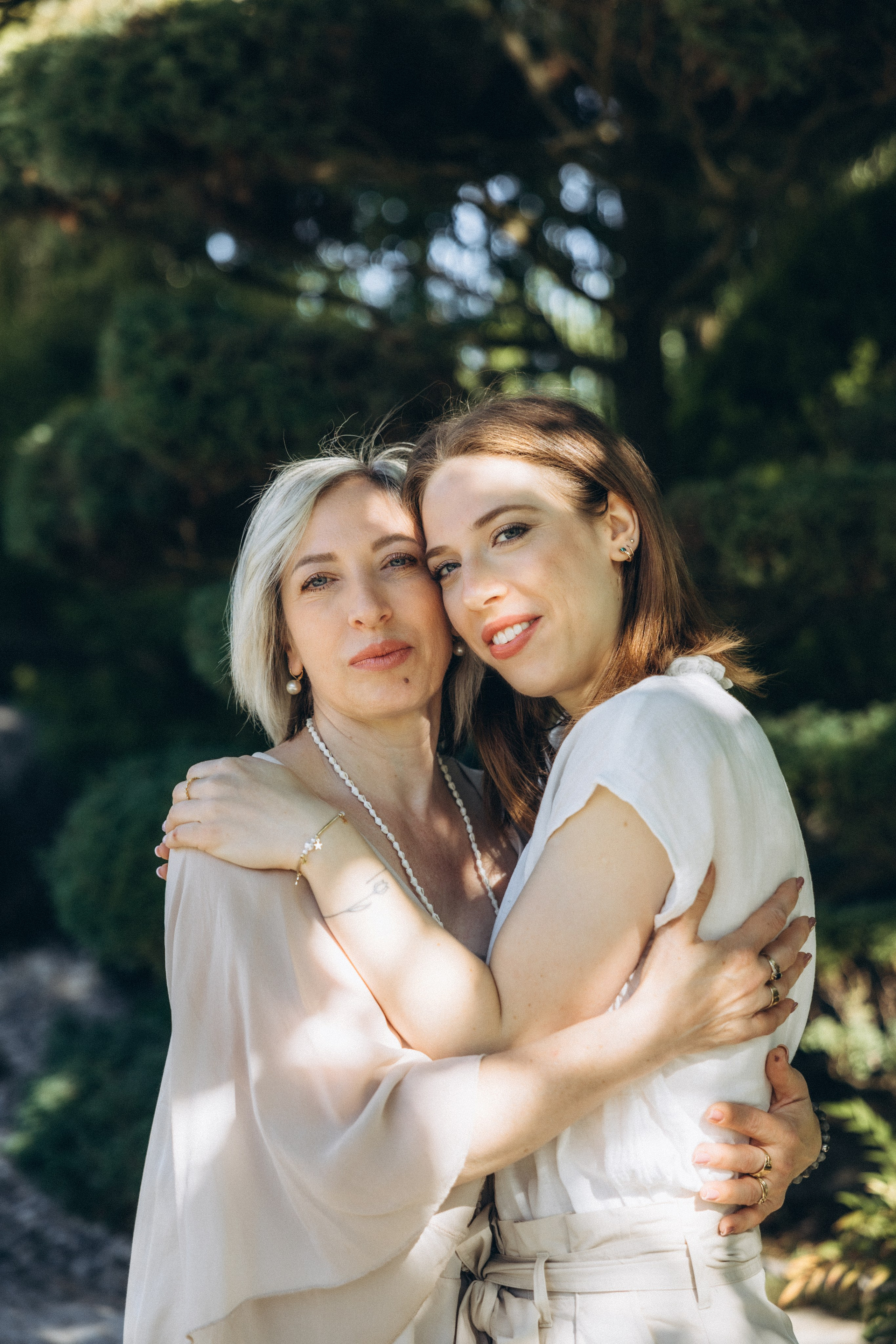 Mother-daughter photoshoot at Jardin Japonais de Toulouse. Eugénie Smirnova — Photographe à Toulouse et dans le Sud-Ouest