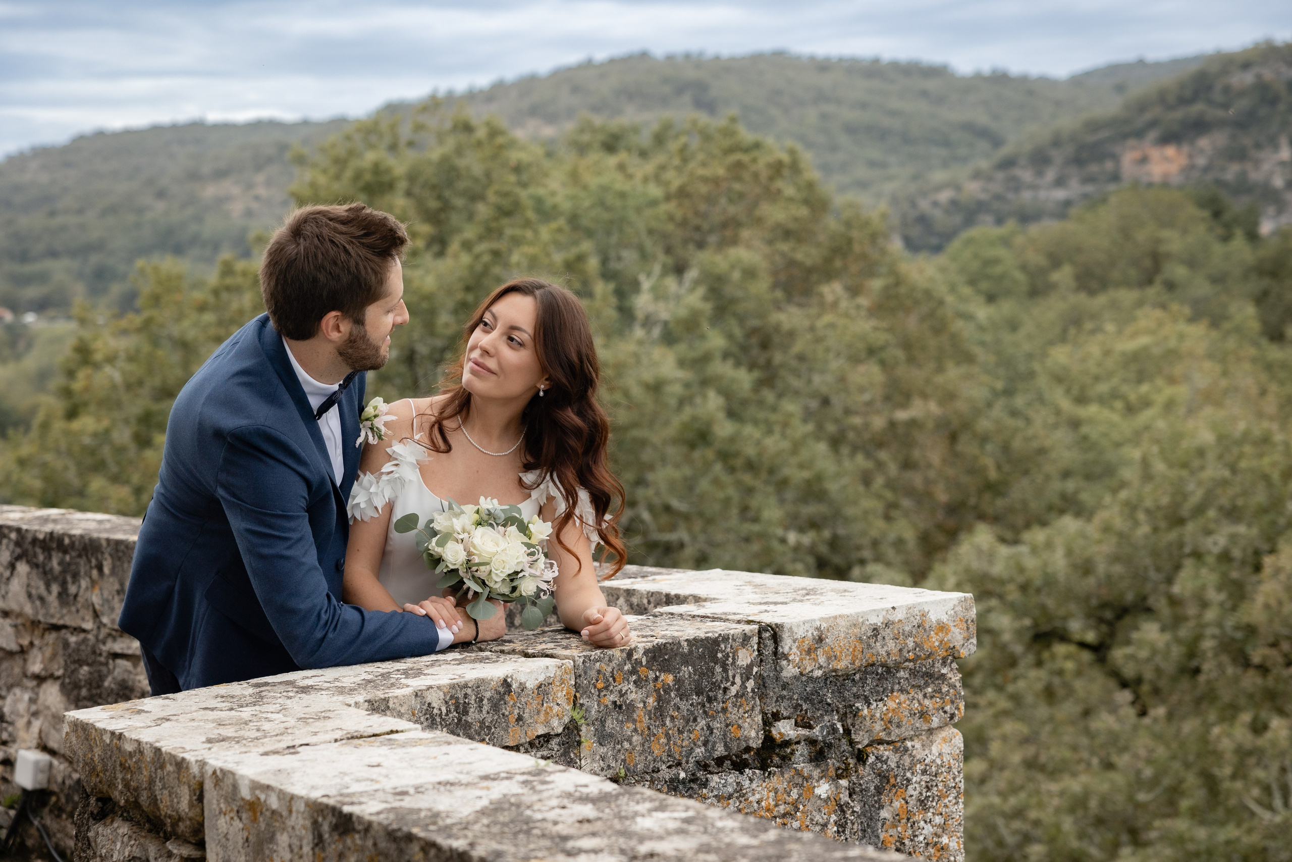 Mariage au château français. Elopement au Château de Cénevières. Eugénie Smirnova — Photographe à Toulouse et dans le Sud-Ouest