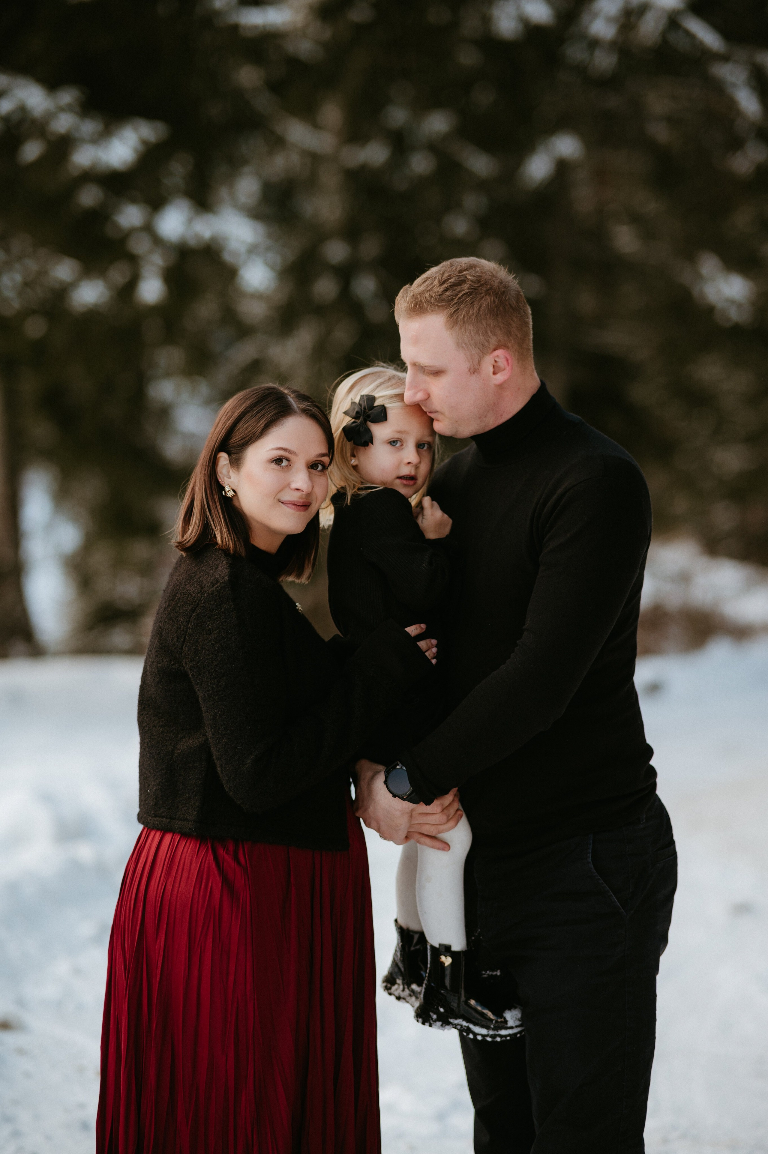Ședință Foto de Familie la Munte – Fotografii de Iarnă în Lupcina. Valentin Melen - fotograf de nunta 🤍