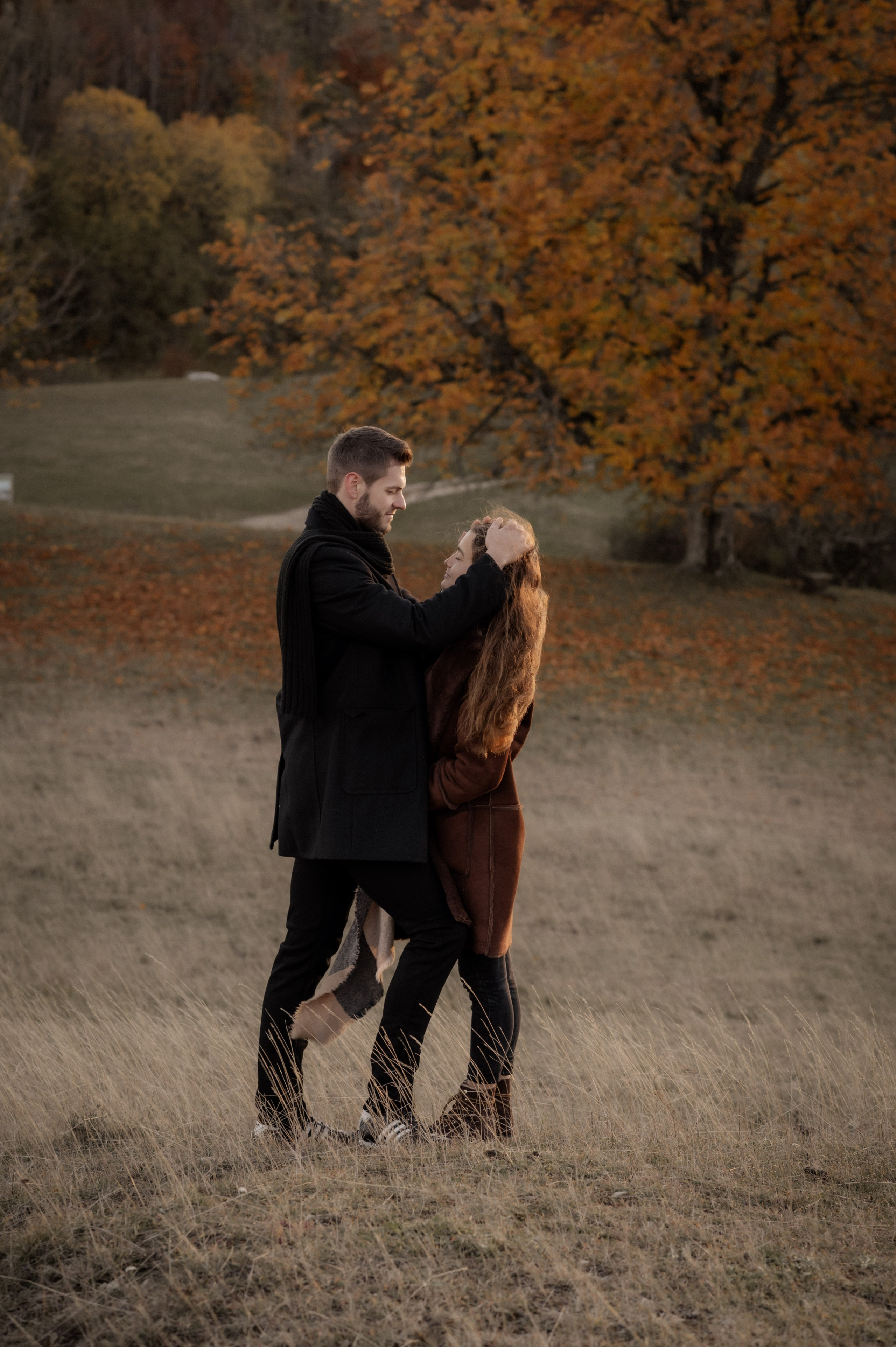 Wenn der Wind flüstert | Paarshooting am Gelben Berg. Фотограф в Нюрнберге Ирина Менерт из Ансбаха