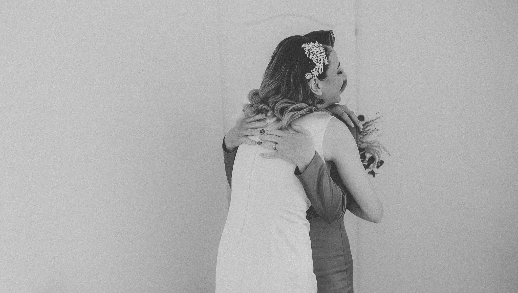 Fotograf profesionist de nuntă. Cu o abordare creativă și tehnici unice, spunem povestea voastră prin imagini pline de iubire și naturalețe. Descoperă arta fotografiei de nuntă . Fotograf Iasi, fotograf de nunta Suceava. Fotografii de nuntă. Pachet fotografii de nuntă. Fotograf Iasi, fotograf Suceava, fotograf Botosani, fotograf Romania. Servicii foto nuntă. Servicii foto-video.