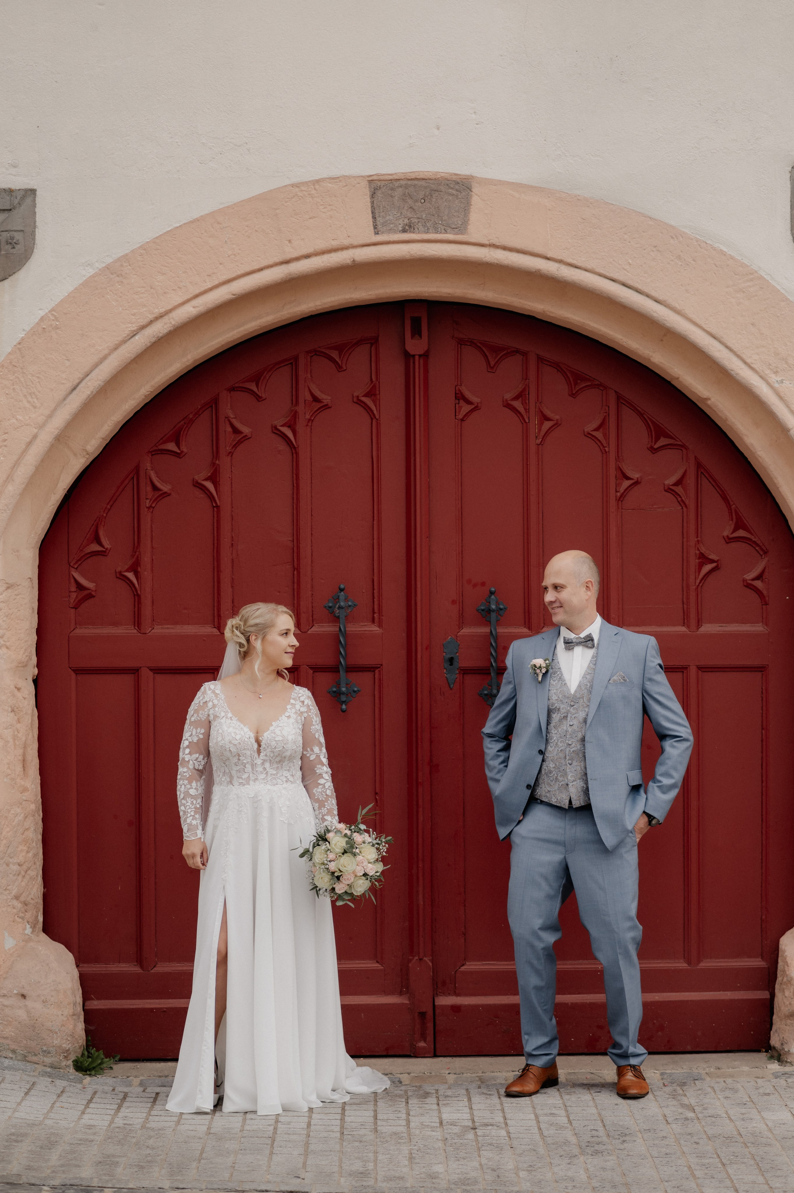 PRE-WEDDING IN WOLFRAMS-ESCHENBACH. Photographer in Nuremberg Irina Mehnert from Ansbach