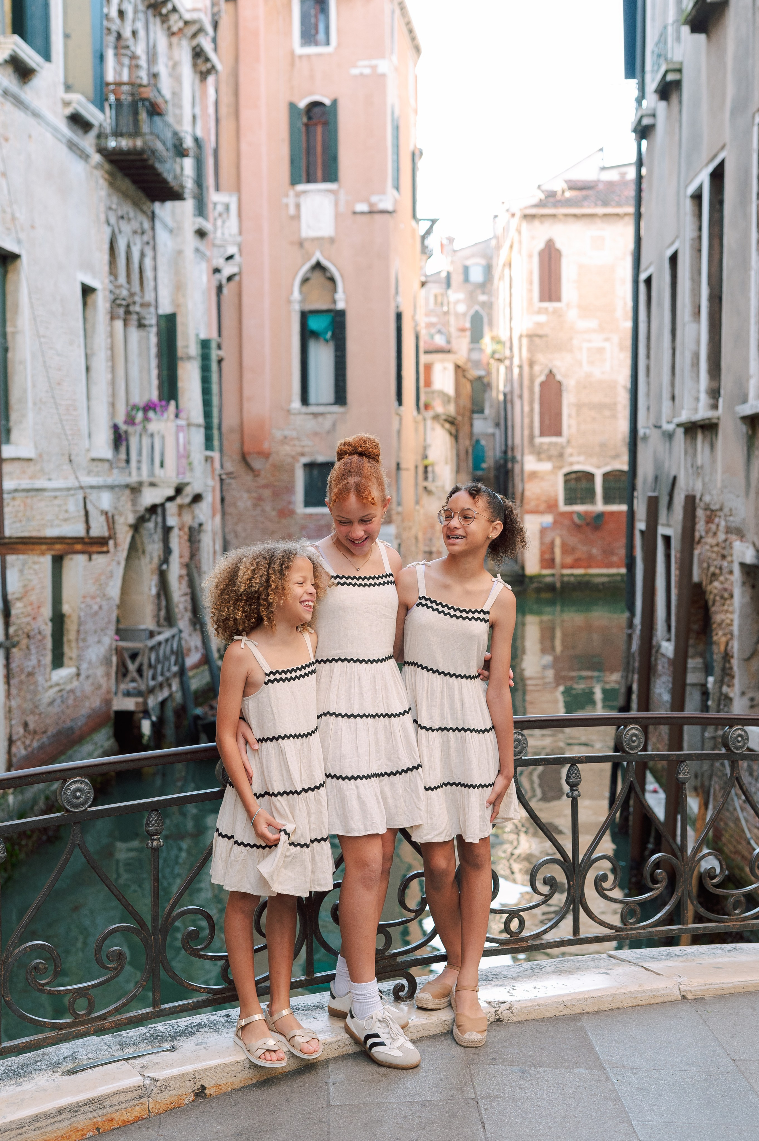 Eliza, Elena, Elliana, Teresa and Brad. Photographer in Venice Anna Terzi