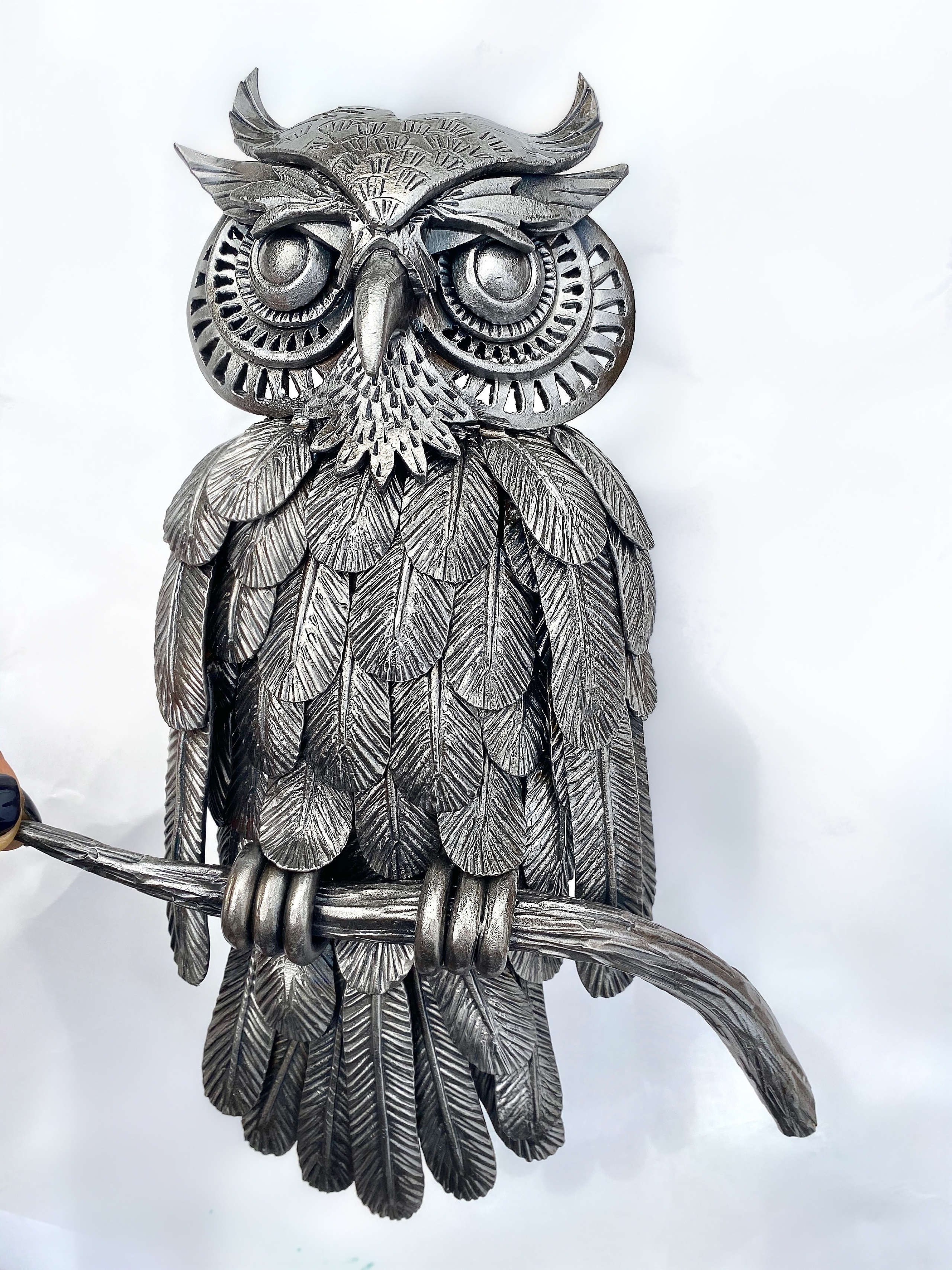 Минское Метро. Филин. Сова. Станция «Ковальская слобода». 2019-2020 Сталь, художественная ковка, лазерная резка, сварка. Художники Мария Тарлецкая, Павел Войницкий, Архитекторы Владимир Телепнёв, Ольга Телепнёва, Анна Кузмич. По мотивам произведений Елизаветы Червонцевой и Молодечненской школы вытинанки. Перонн. Перонный зал.