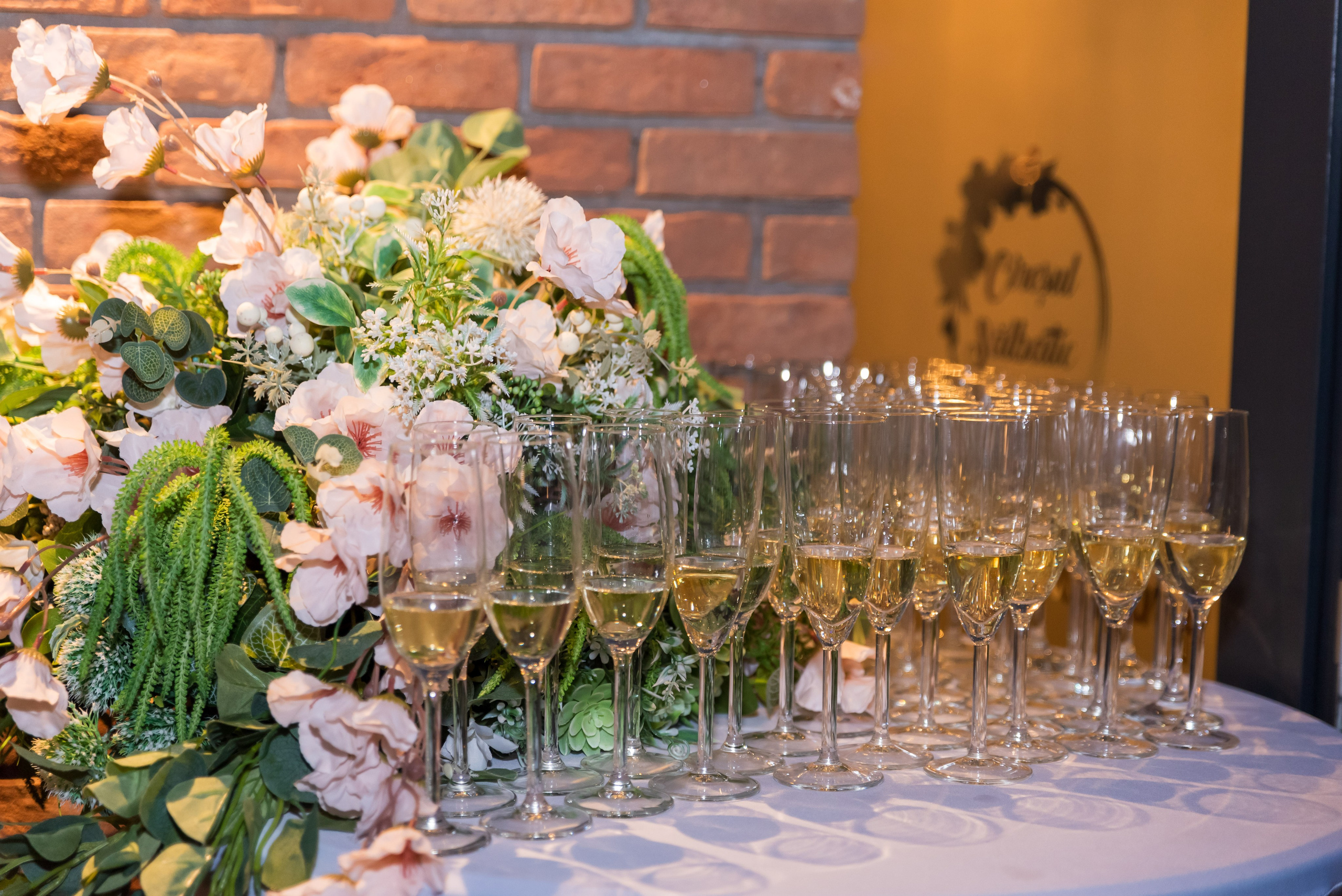 Locație de nuntă, fotograf nuntă, fotograf eveniment, fotograf ceremonie, fotograf petrecere, fotograf mireasă, fotograf mire, decor nunta, fotograf atmosferă, fotograf romantic, fotograf lux, fotograf elegant, fotografii unice, fotografii memorabile, fotograf  România, fotograf nunta Ciresul Salbatic