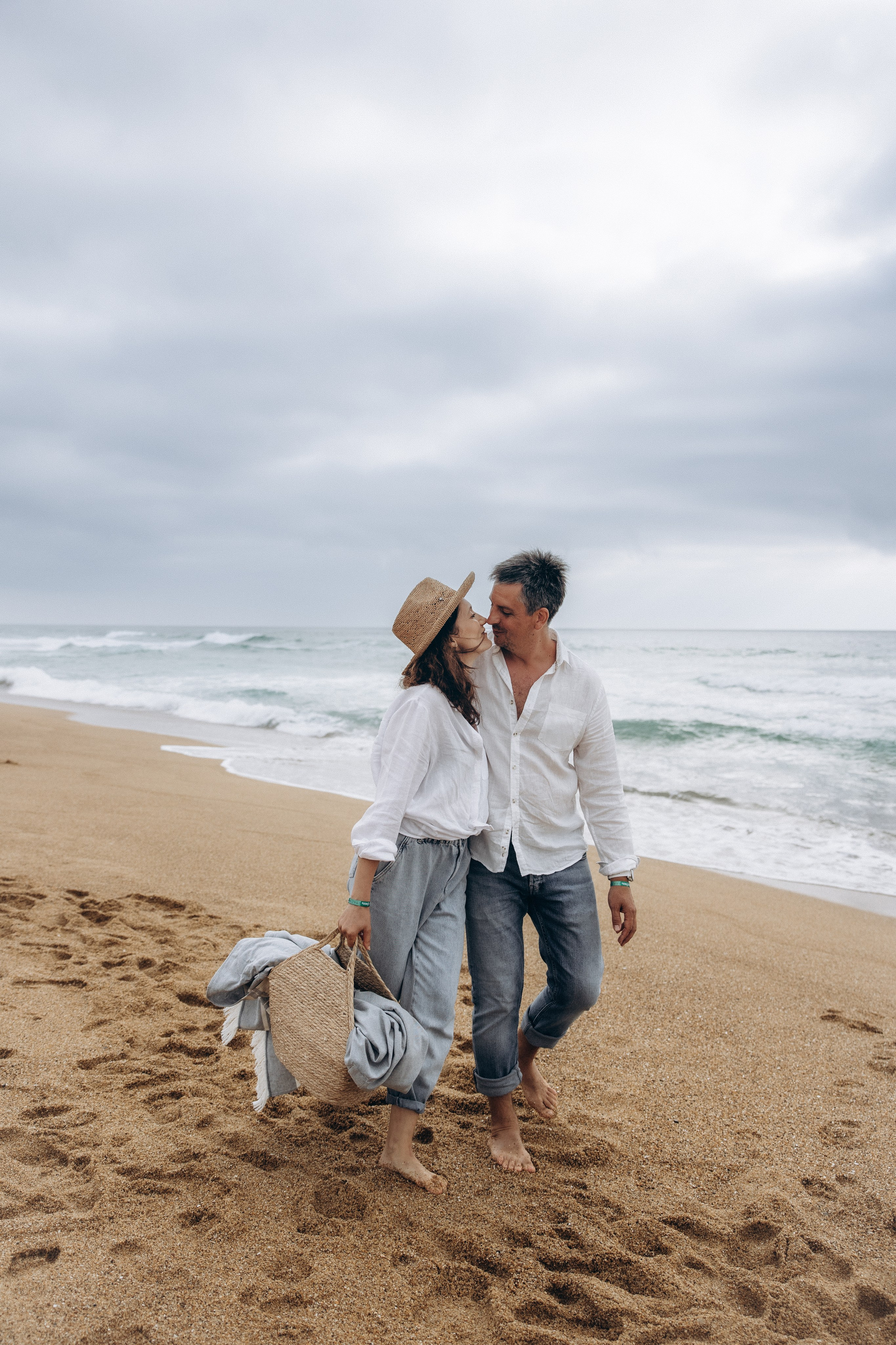 Family photoshoot by the ocean. Labenne Ocean Beach 2024. Eugenie Smirnova — wedding, corporate and lifestyle photographer in Toulouse and Southwest France