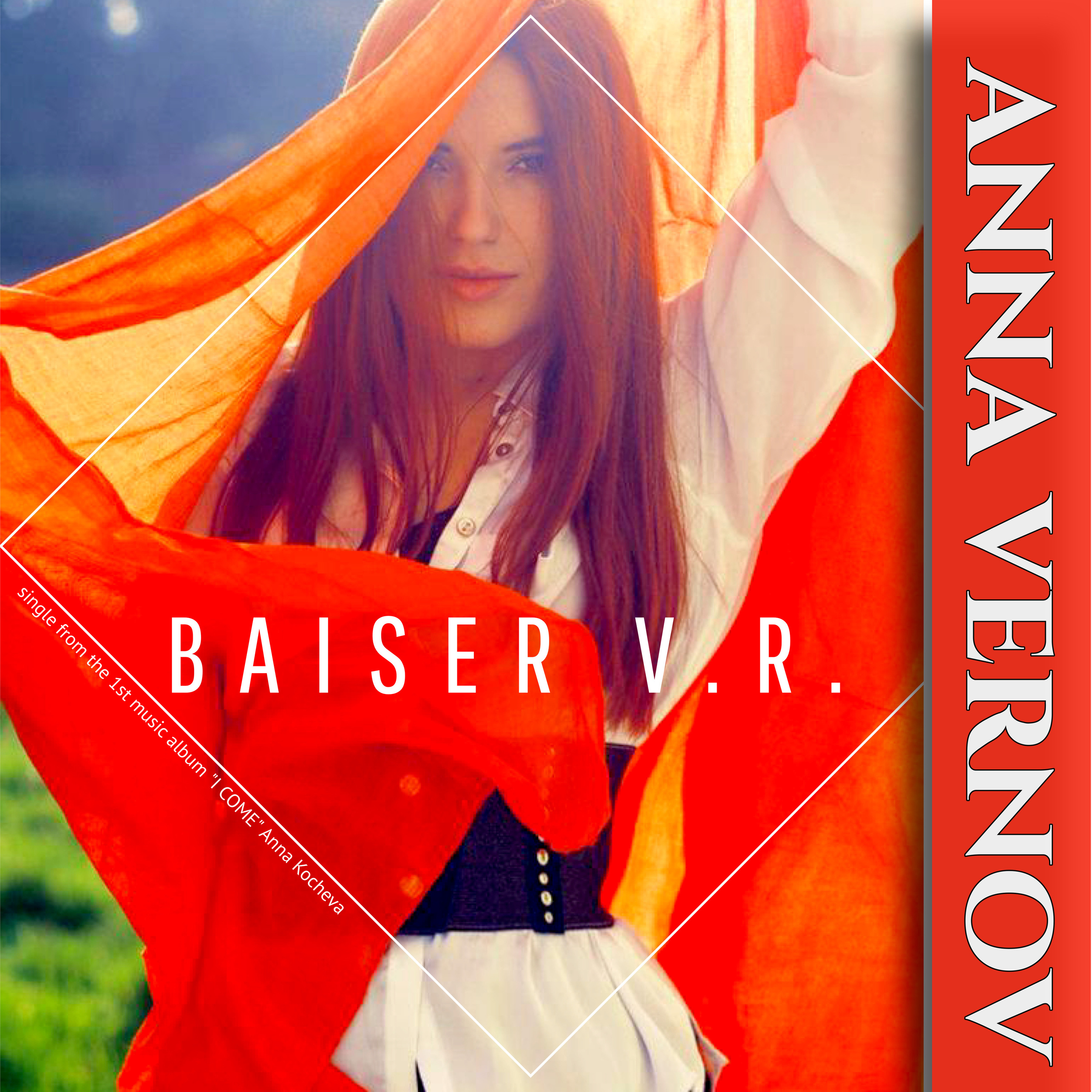 Single "Baiser V.R." de la premier album de l'artiste "I Come", Pozdnii Pocelui. Anna vernov (Kocheva) sur la pochette orange au Jardin de Luxembourg. 
