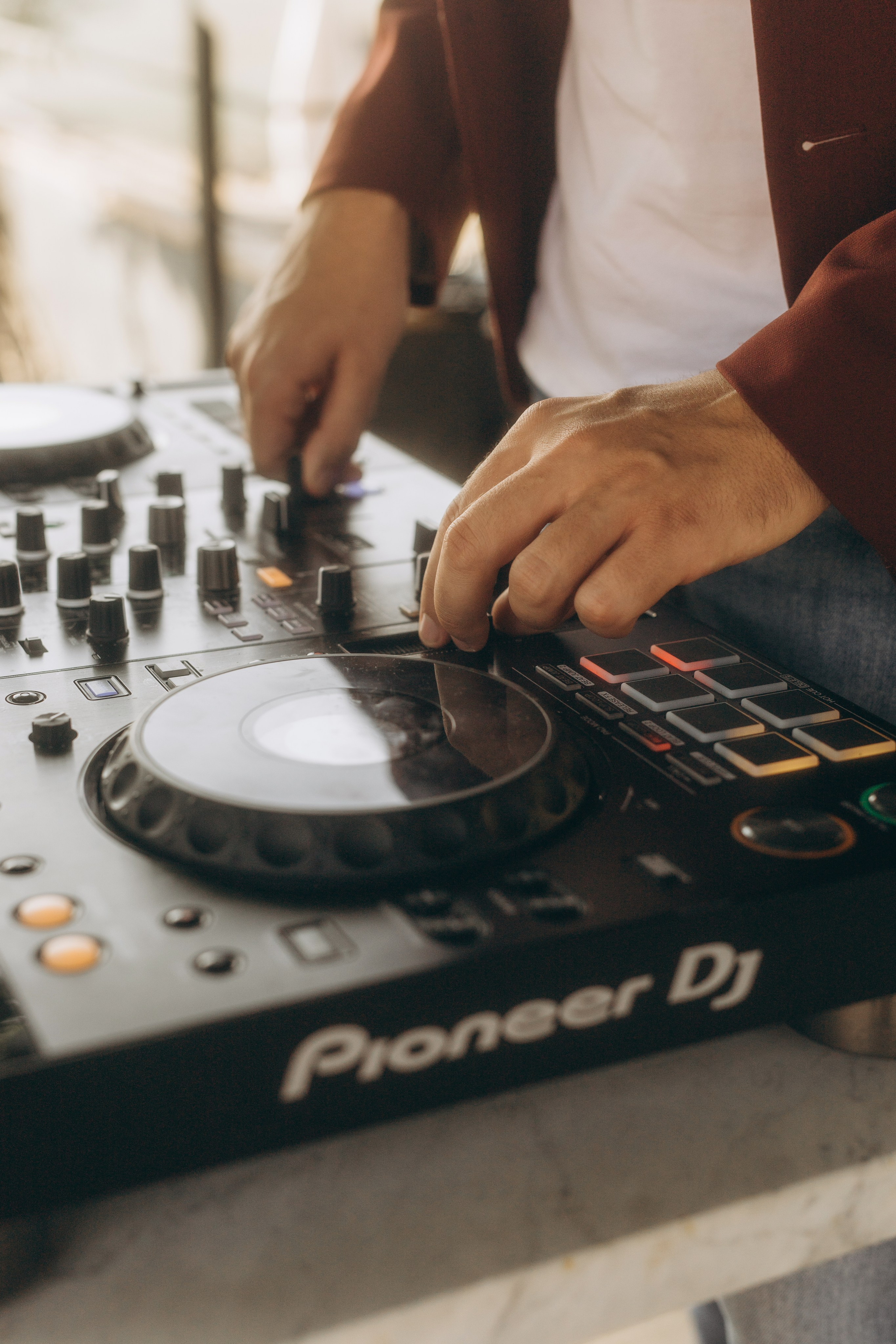 Lauren & Jamie. Hotel Castell d’Emporda. Paola wedding photographer / videographer in Barcelona