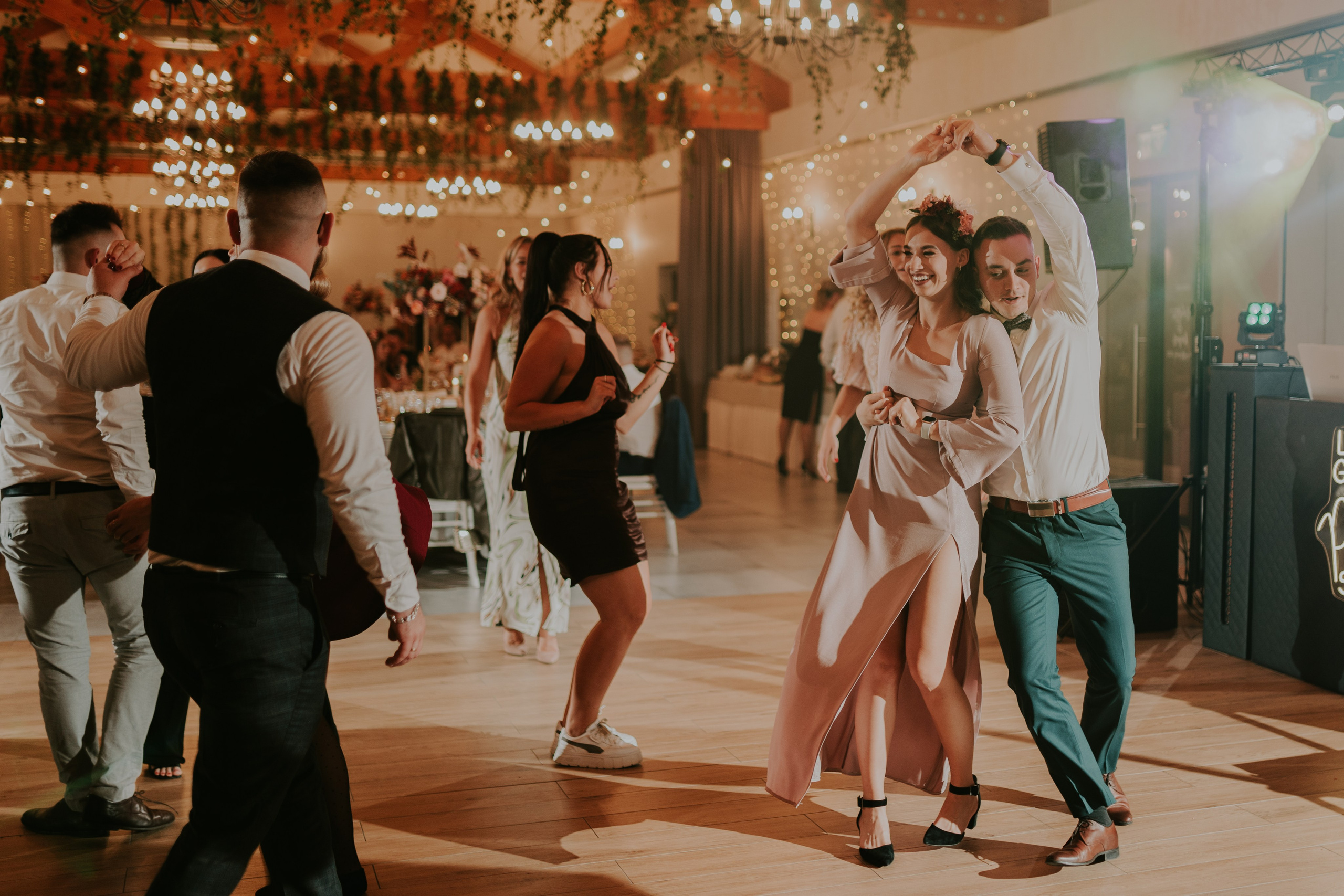 Sala Koralowa w Jaworzu: Opowieść o ślubie Nikoli i Kacpra. Karkowskafoto - fotografia miłości