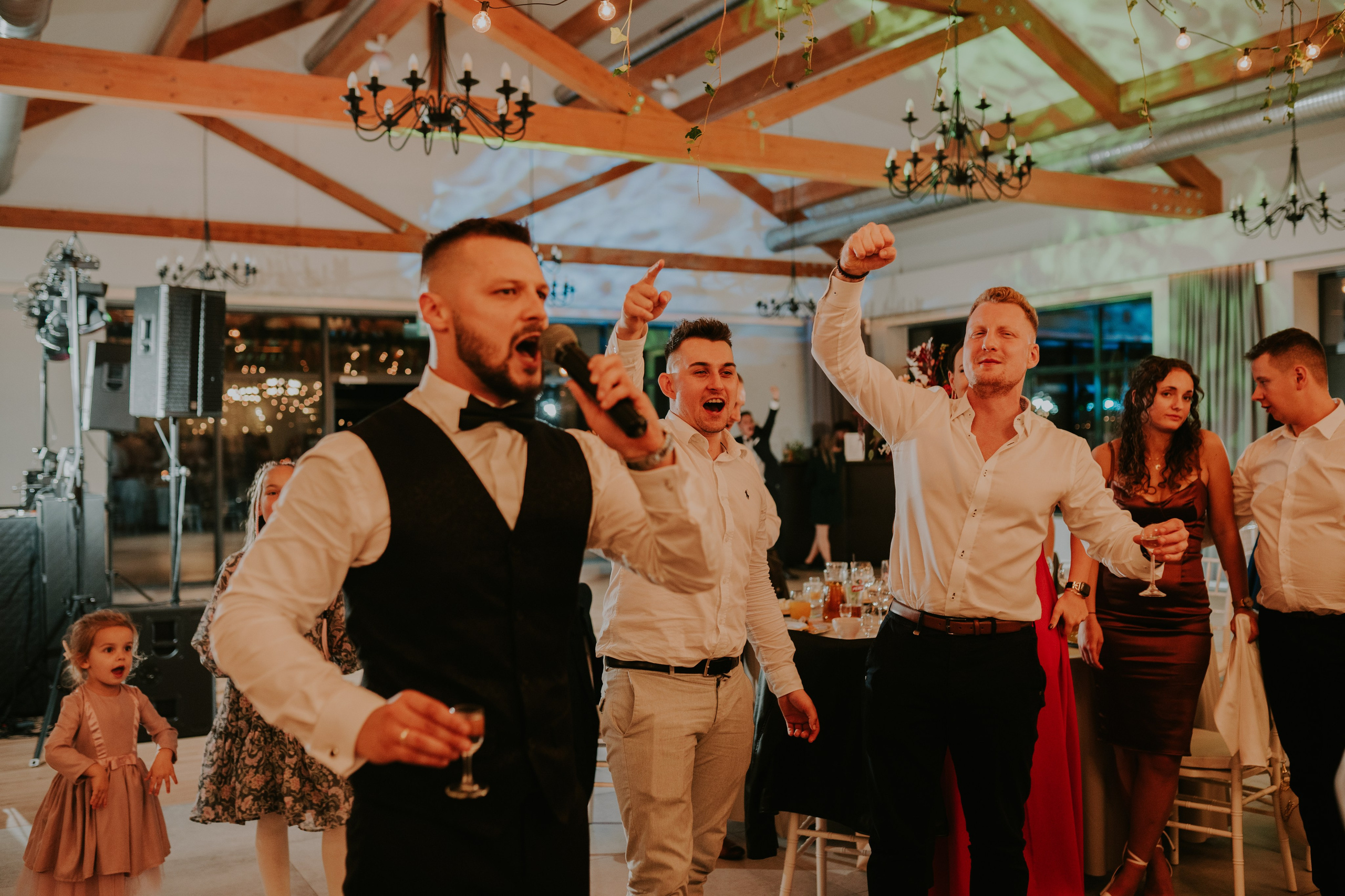 Sala Koralowa w Jaworzu: Opowieść o ślubie Nikoli i Kacpra. Karkowskafoto - fotografia miłości