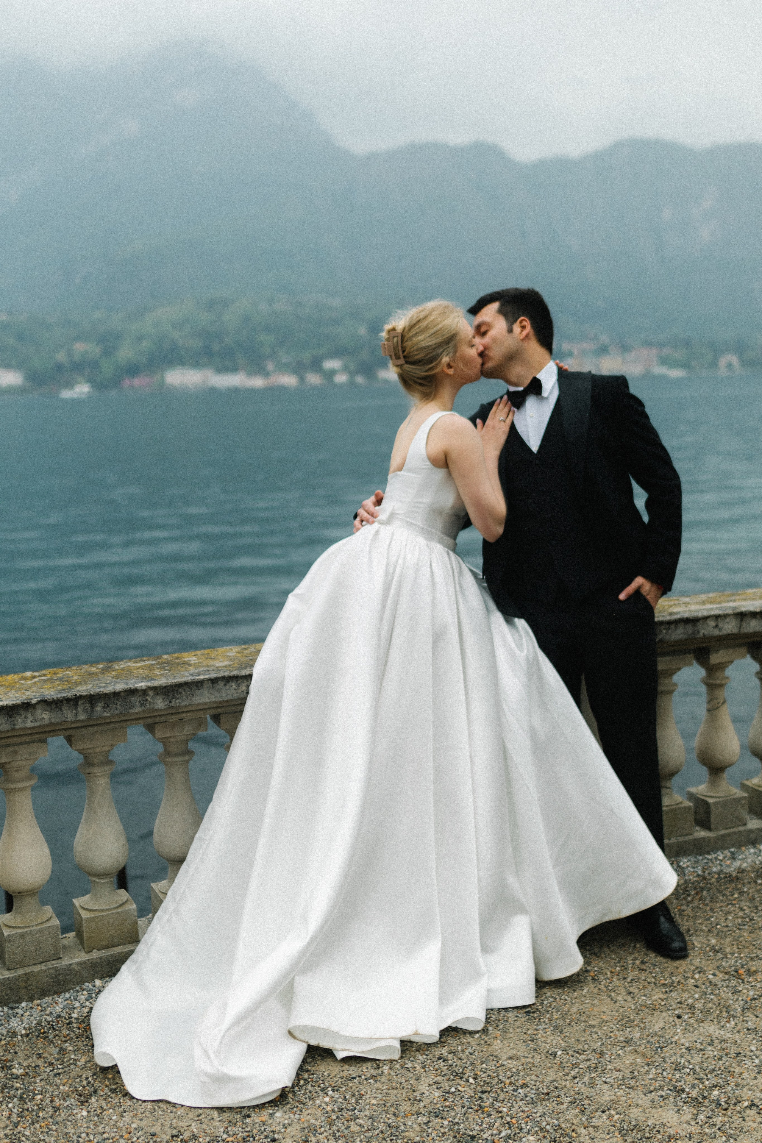 Rainy Day Wedding on Lake Como | Villa Serbelloni & Boat Photography. Photographer in Italy Anna Linnik