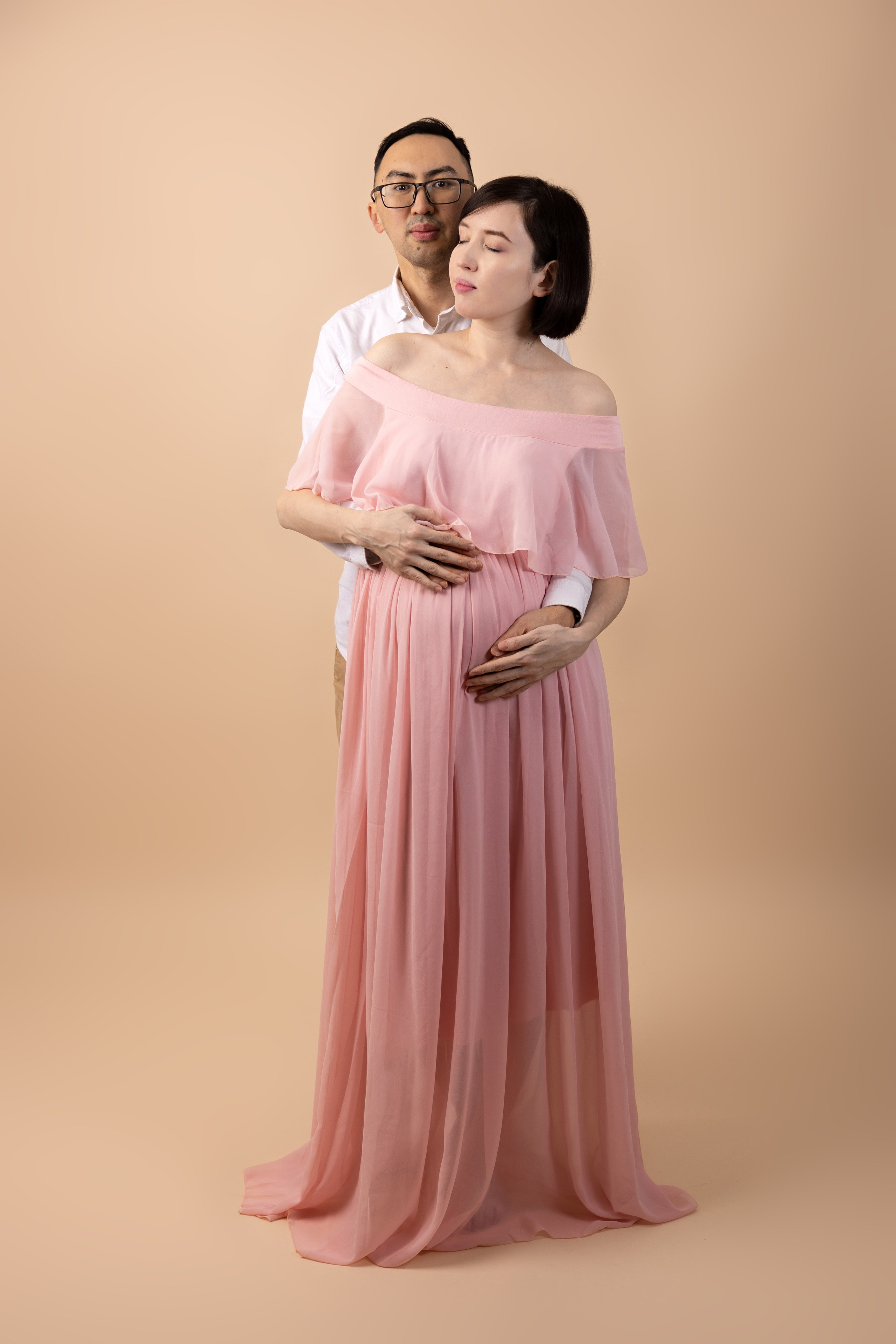Maternity photoshoot in Dresden – soft and emotional pregnancy photography