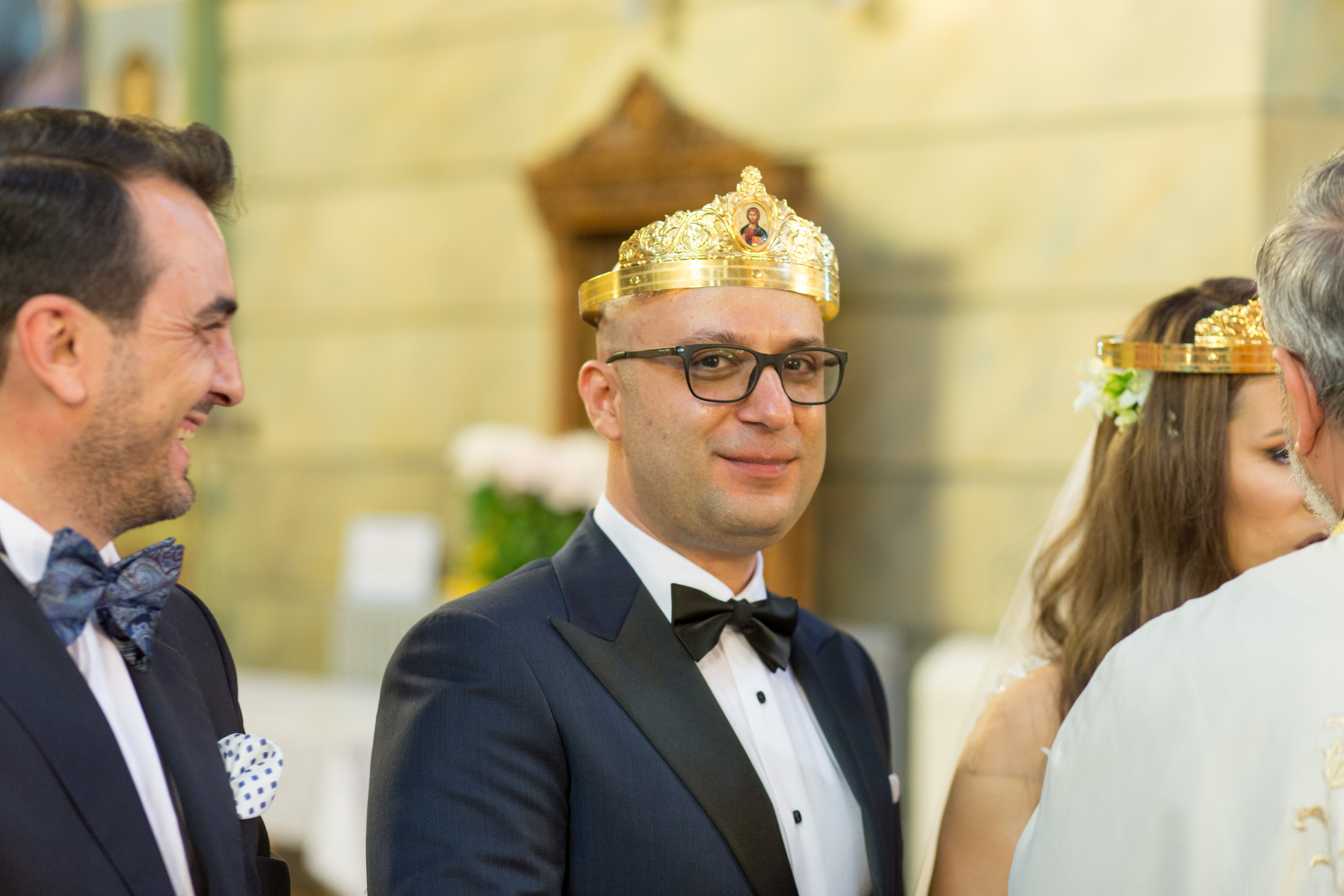 Fotografii de nunta, fotograf de nunta bucuresti, fotografii nunta biserica, pozing mireasa, obiceiuri, fotograf cununia religioasa, foto la biserica, fotografie profesionala nunta