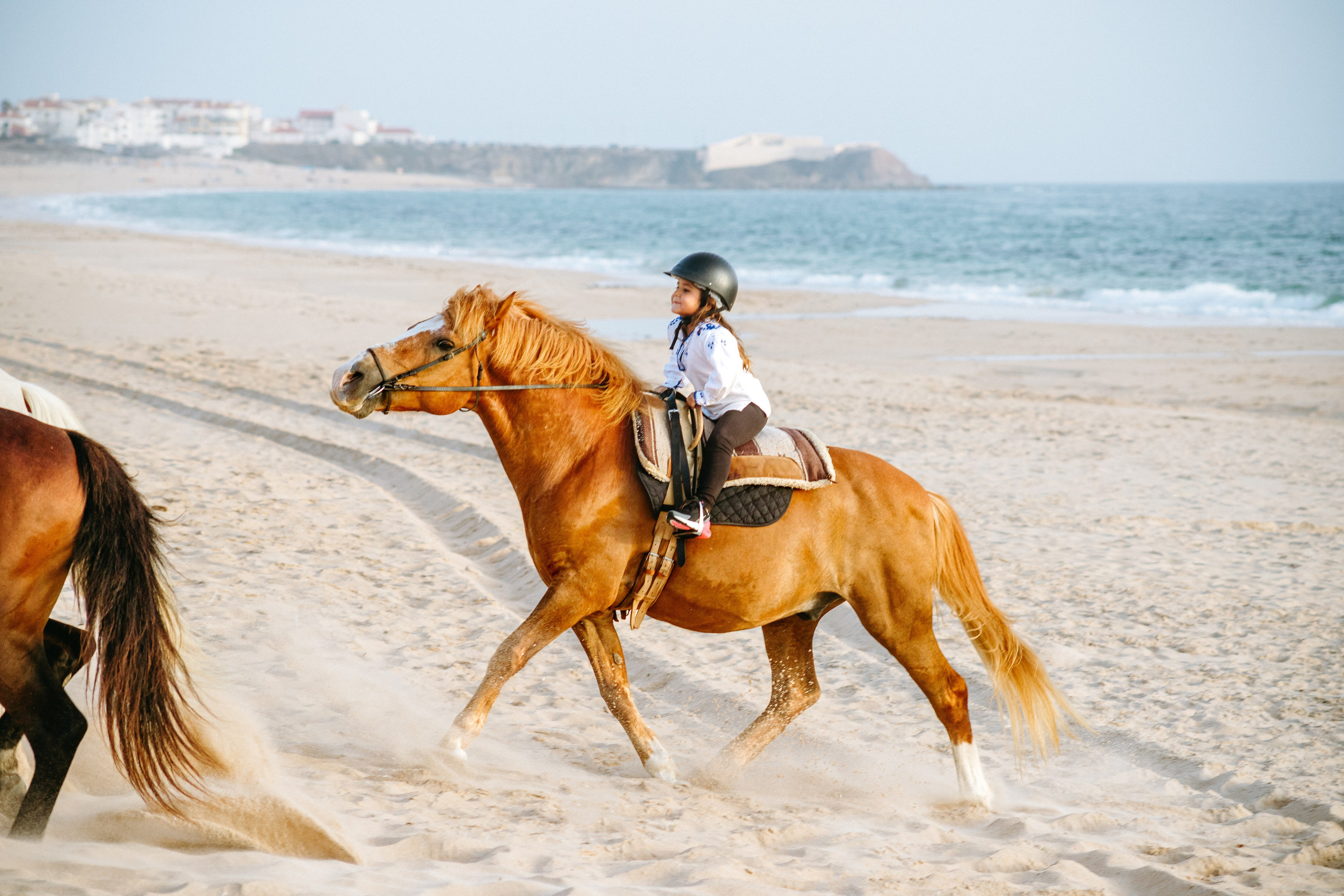 Marlene & Tiago com filhos. Passeios a Cavalo na Praia Peniche | Eco Salgados Agroturismo