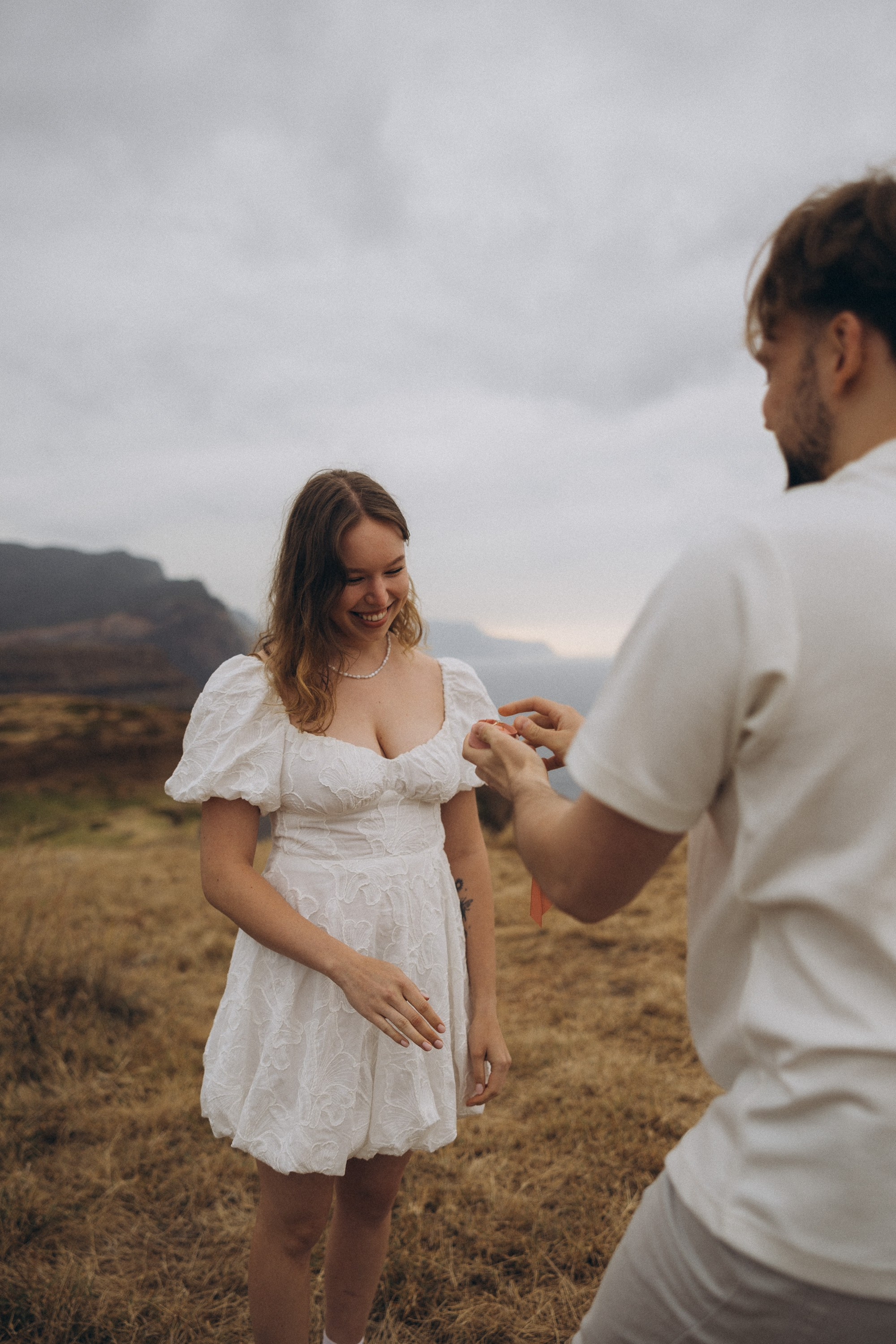 Surprise marriage proposal in São Lourenço, Madeira – romantic couple photography on dramatic coastal cliffs