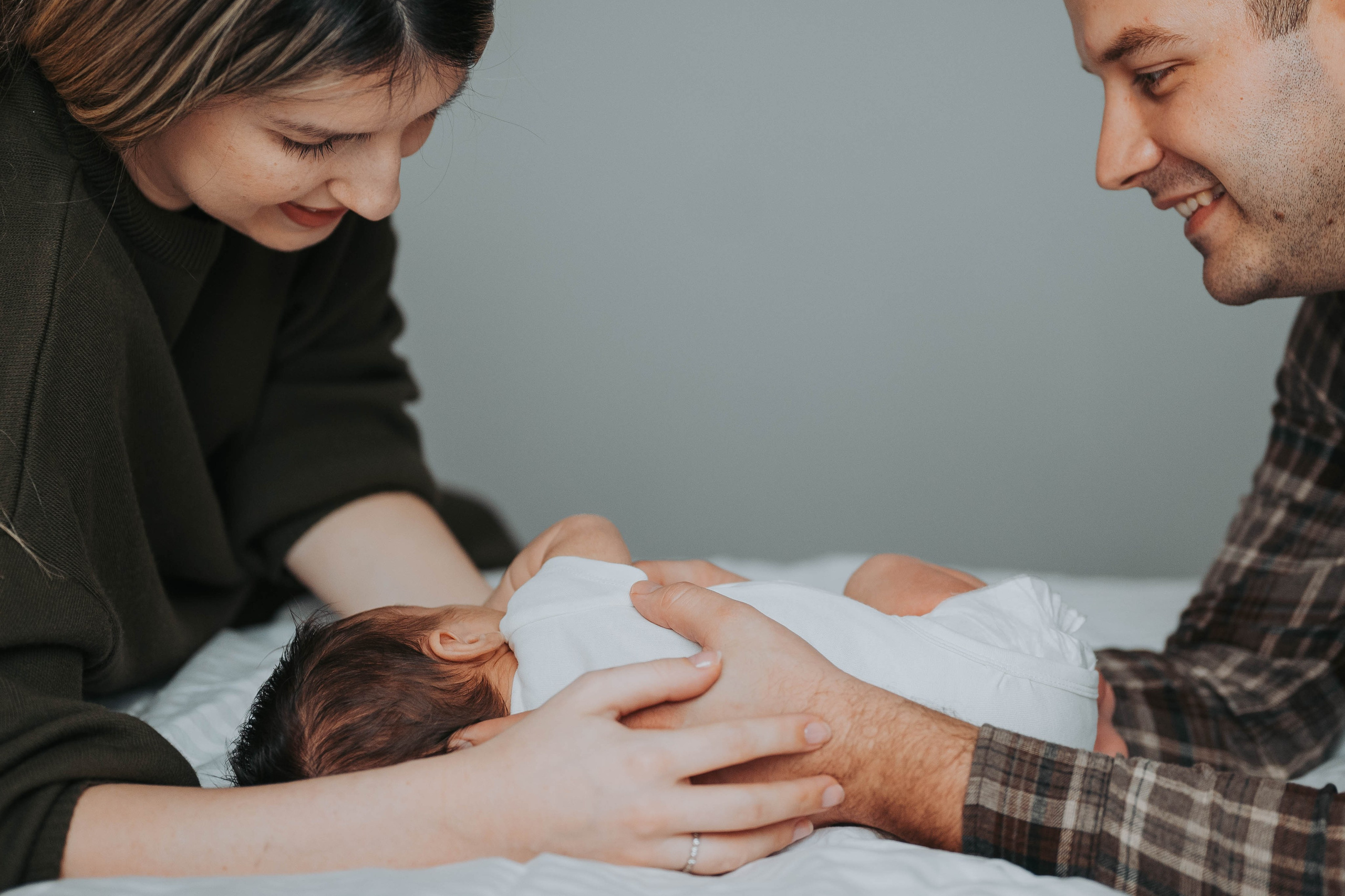 FOTOGRAFISANJE BEBA KOD KUĆE. Dečiji i porodični fotograf