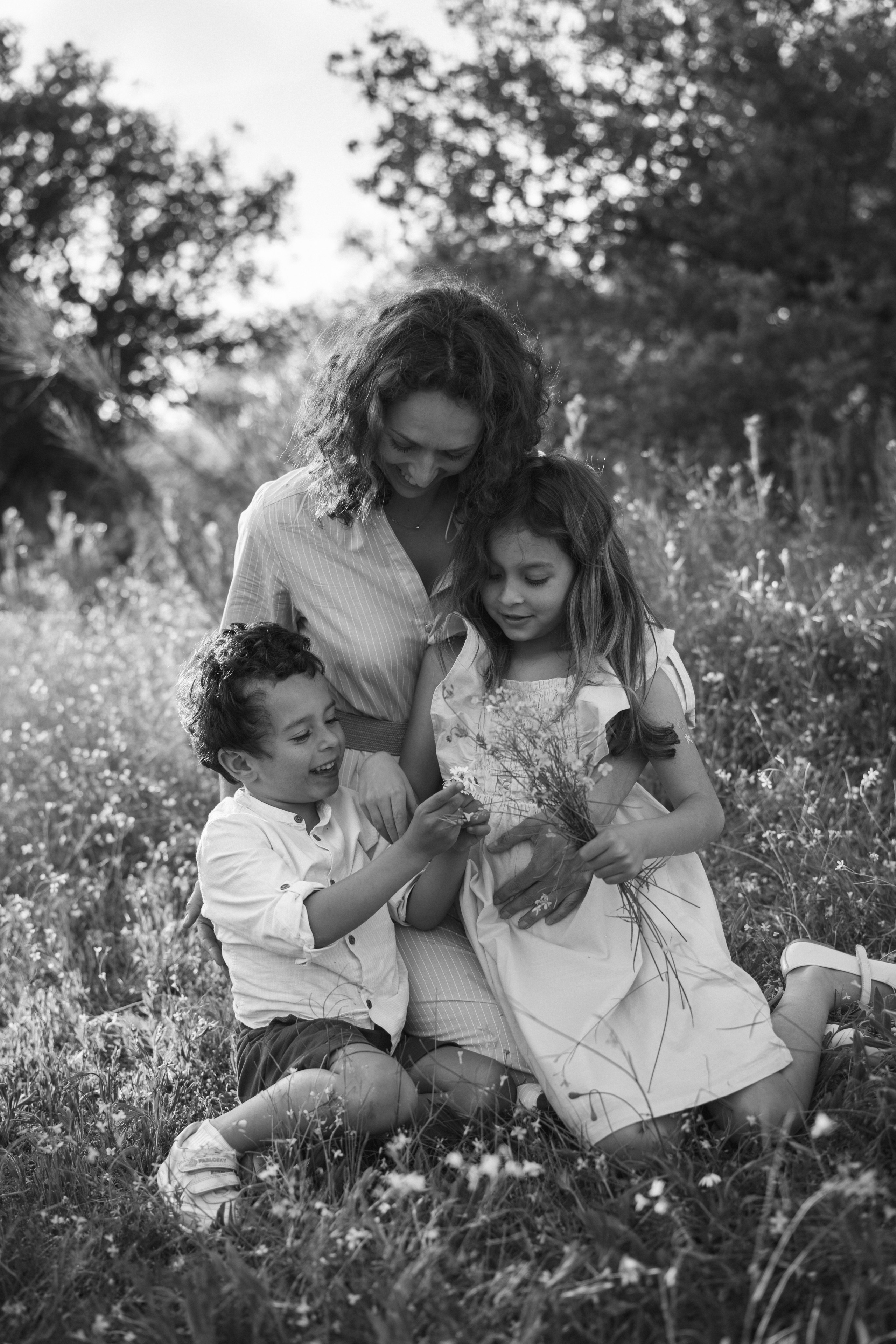 Professional Family Photography in nature. Photographer in Madrid, Spain. Alyona Belyaninova