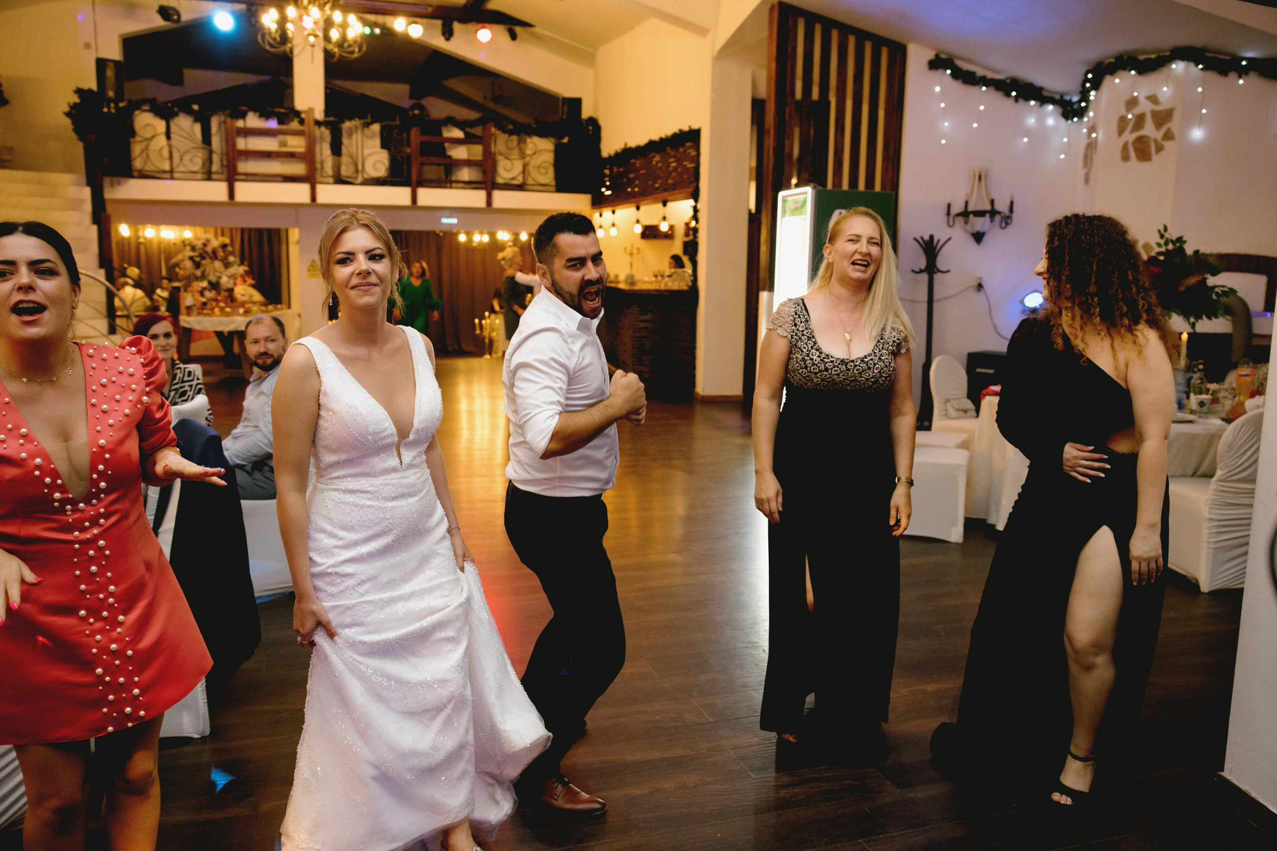 Kristine & Razvan - Rasnov. MDimaFotoStudio. Fotograf de nuntă, evenimente private și de familie