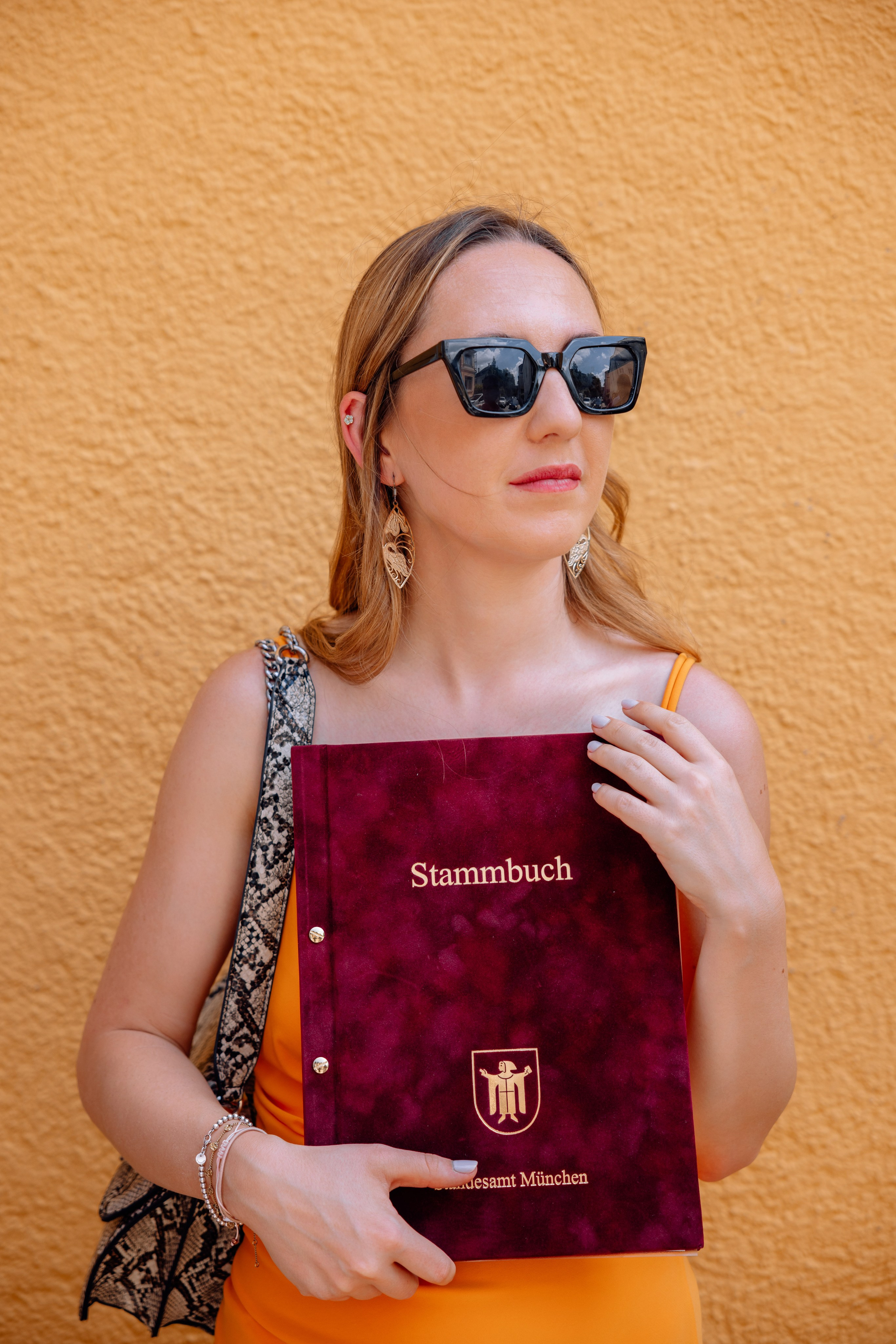 Sommerliche Hochzeitsfotos im Standesamt Mandlstraße & Schwabing. Hochzeitsfotograf München Taufe Familienfotograf Tanja Mauke