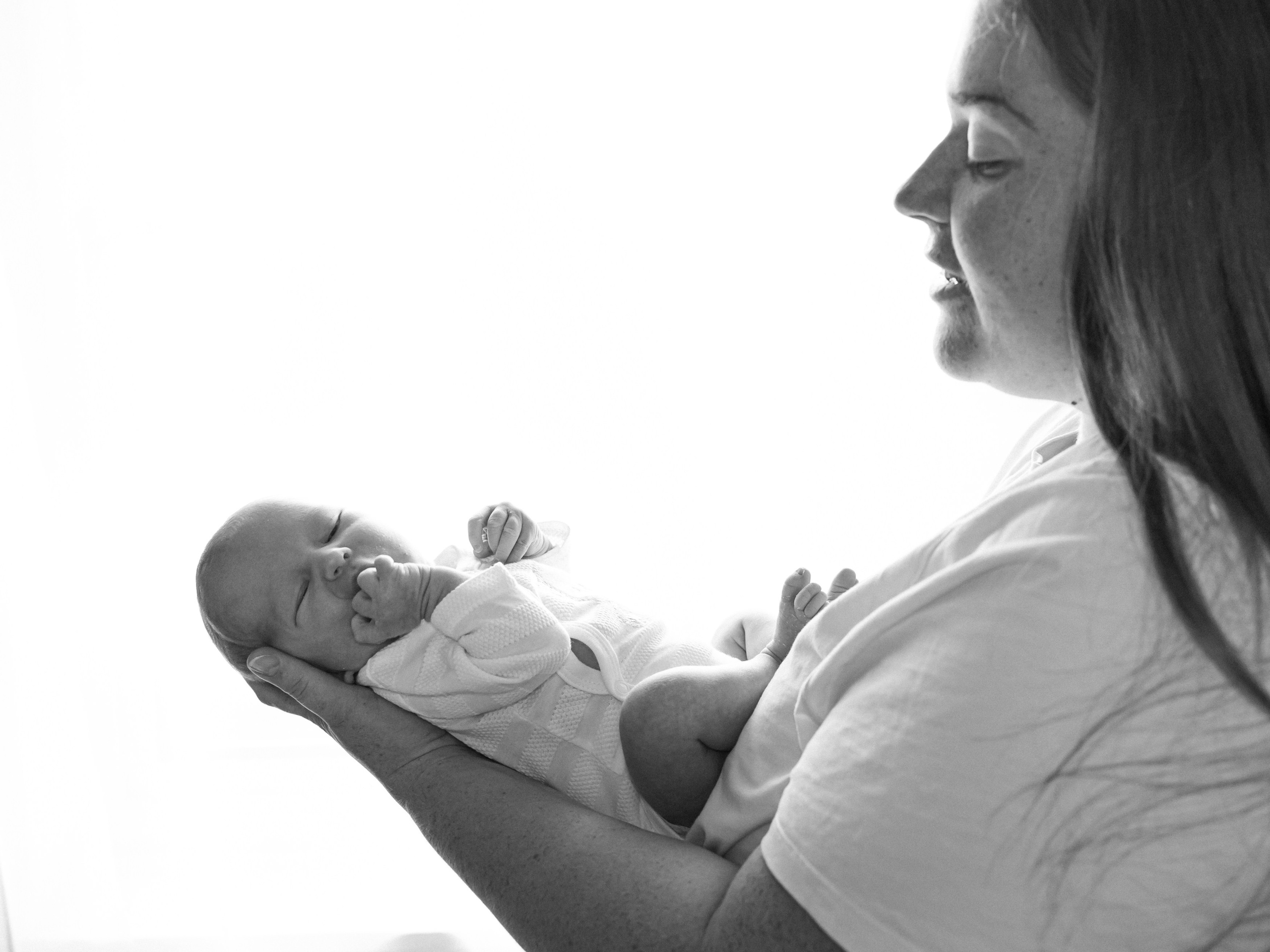 Newborn focení. Lifestyle a rodinná fotografka v Pisku Oxana Telupilova