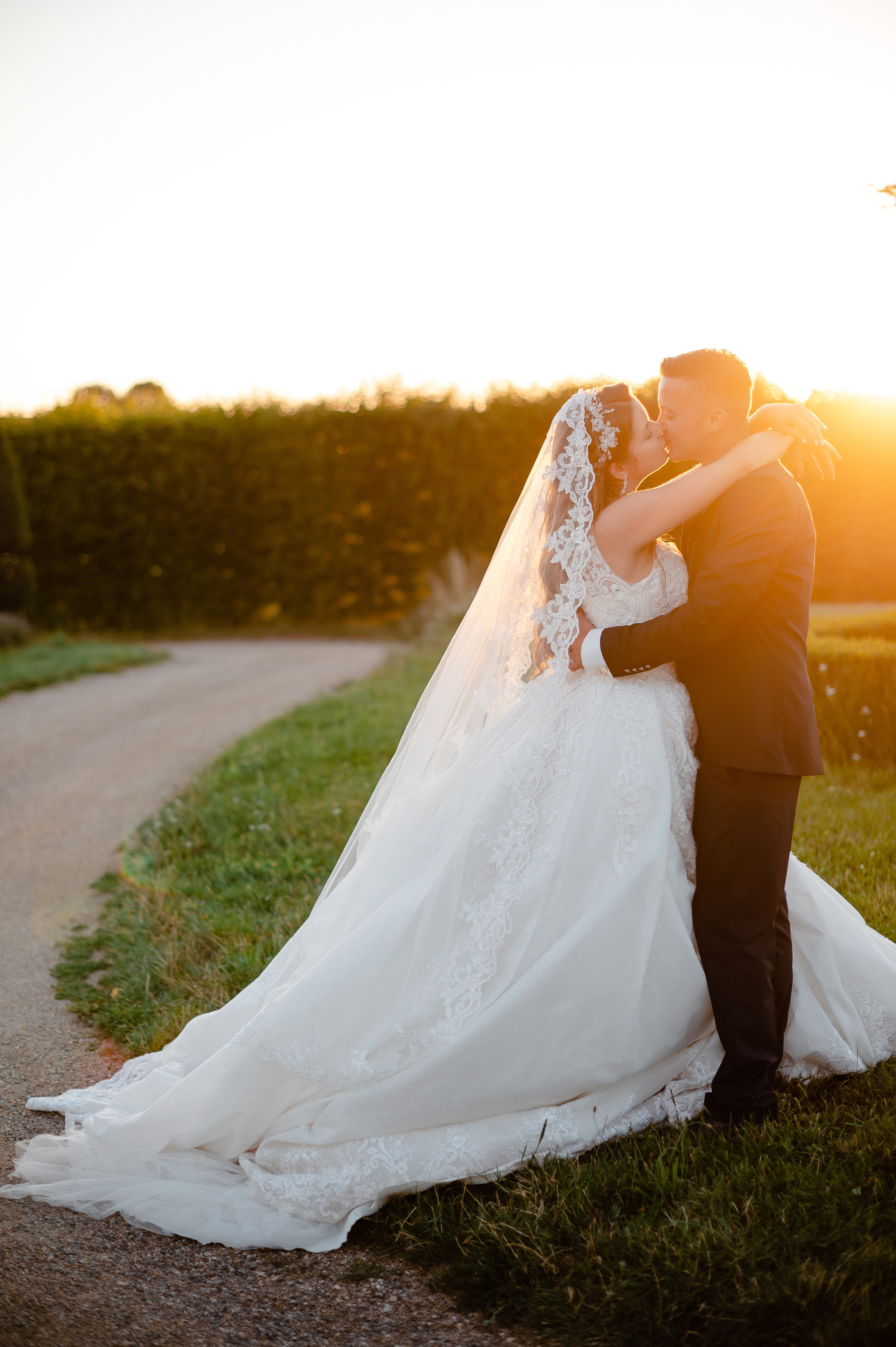 Christina und Oliver: Eine Märchenhochzeit im Schloss Walkershofen