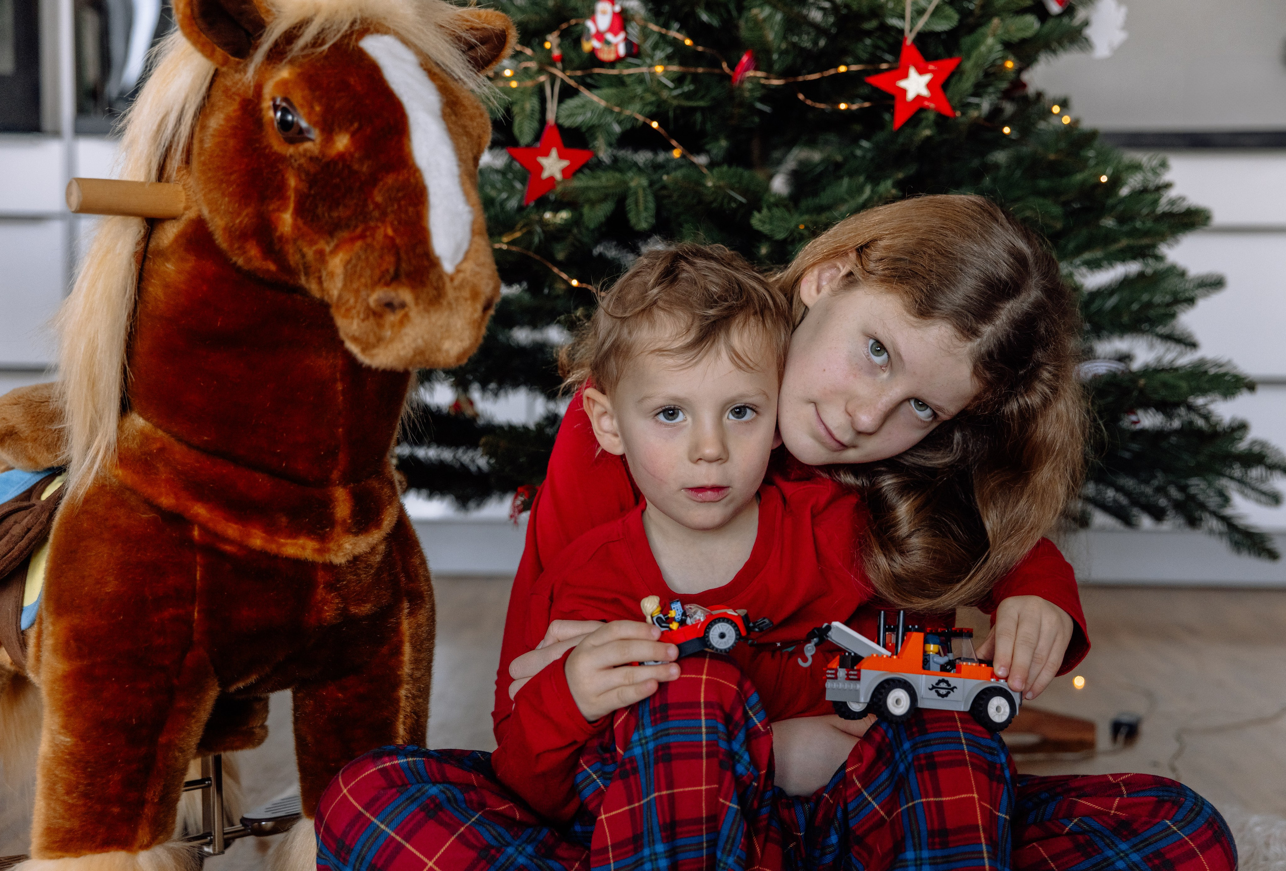 Weihnachten Zuhause mit Kindern. Hochzeitsfotograf München Taufe Familienfotograf Tanja Mauke