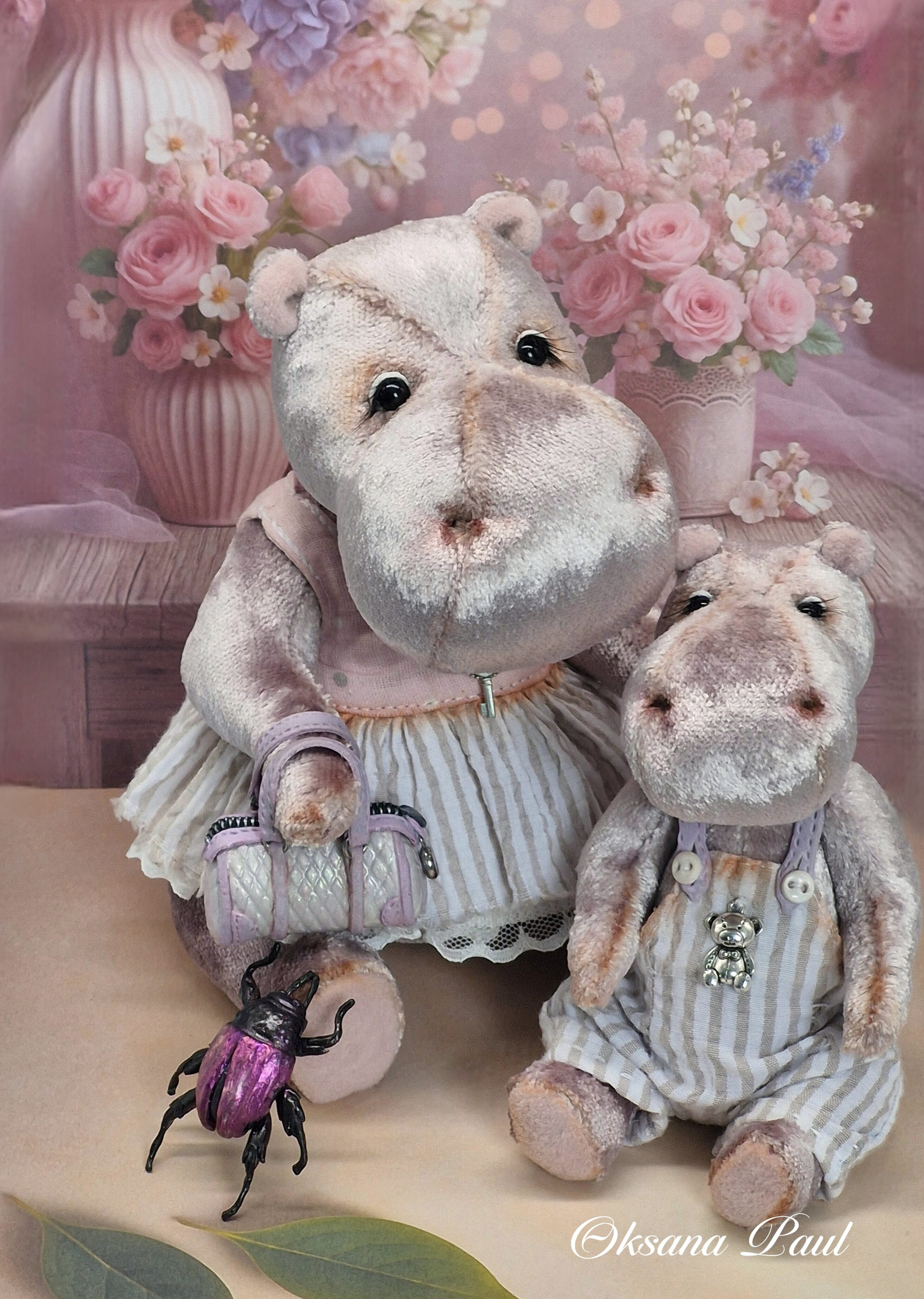 бегемот игрушка, мама с малышом, игрушка в стиле тедди, мягкая игрушка ручной работы, коллекционная игрушка, плюшевый бегемот, handmade hippo, teddy style, авторская игрушка, тедди игрушка, игрушки оксана пауль, миниатюра сумочка из полимерной глины, polymer clay bag, soft sculpture, collectible toy, handmade gift, авторская коллекция
