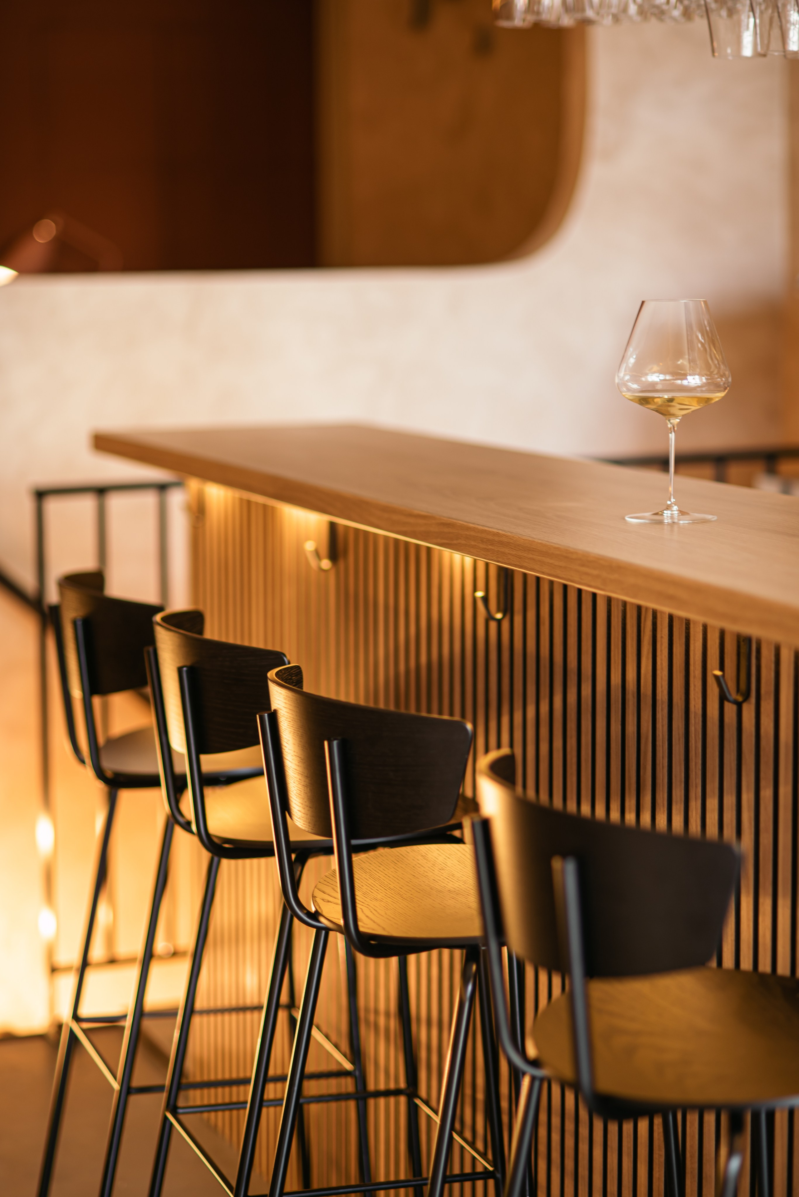 Les Amoureuses bar a vin. Ksenia Marchand/ Lifestyle photographer in Paris