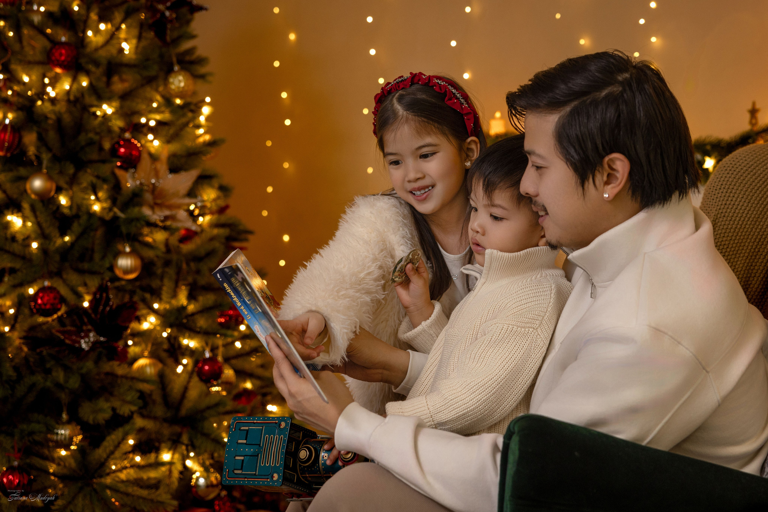 Christmas Market Photo Shoot in Dresden — Magical Outdoor & Studio Sessions. Family & Maternity Photographer in Dresden Tatiana Mudryak