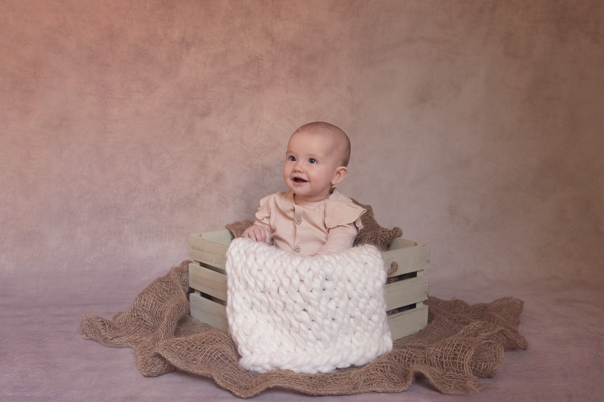 Emmi 6 Months. Maternity Newborn and Family photographer Hamburg Claire Hambley