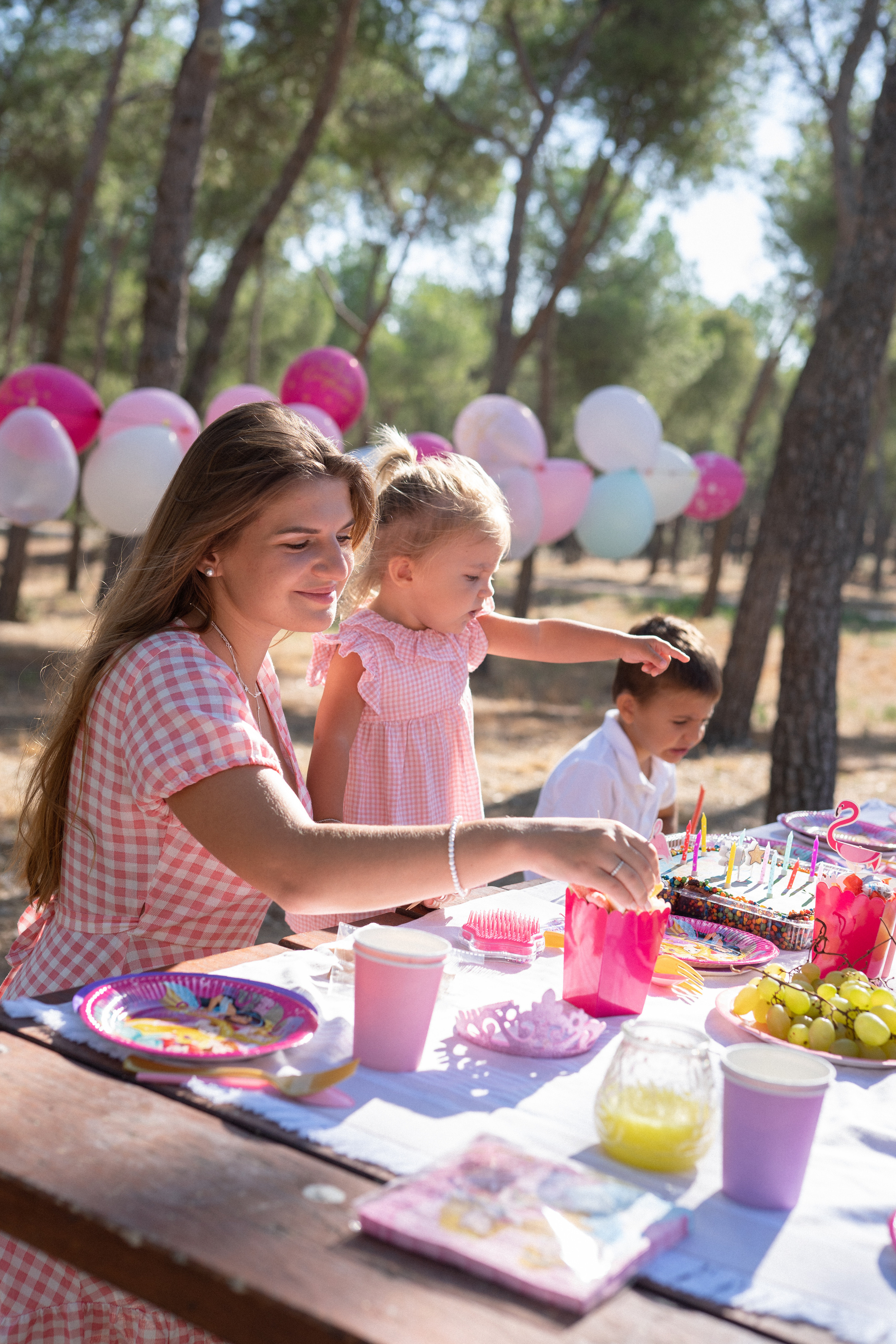 Family event celebration photo shooting. Photographer in Madrid, Spain. Alyona Belyaninova