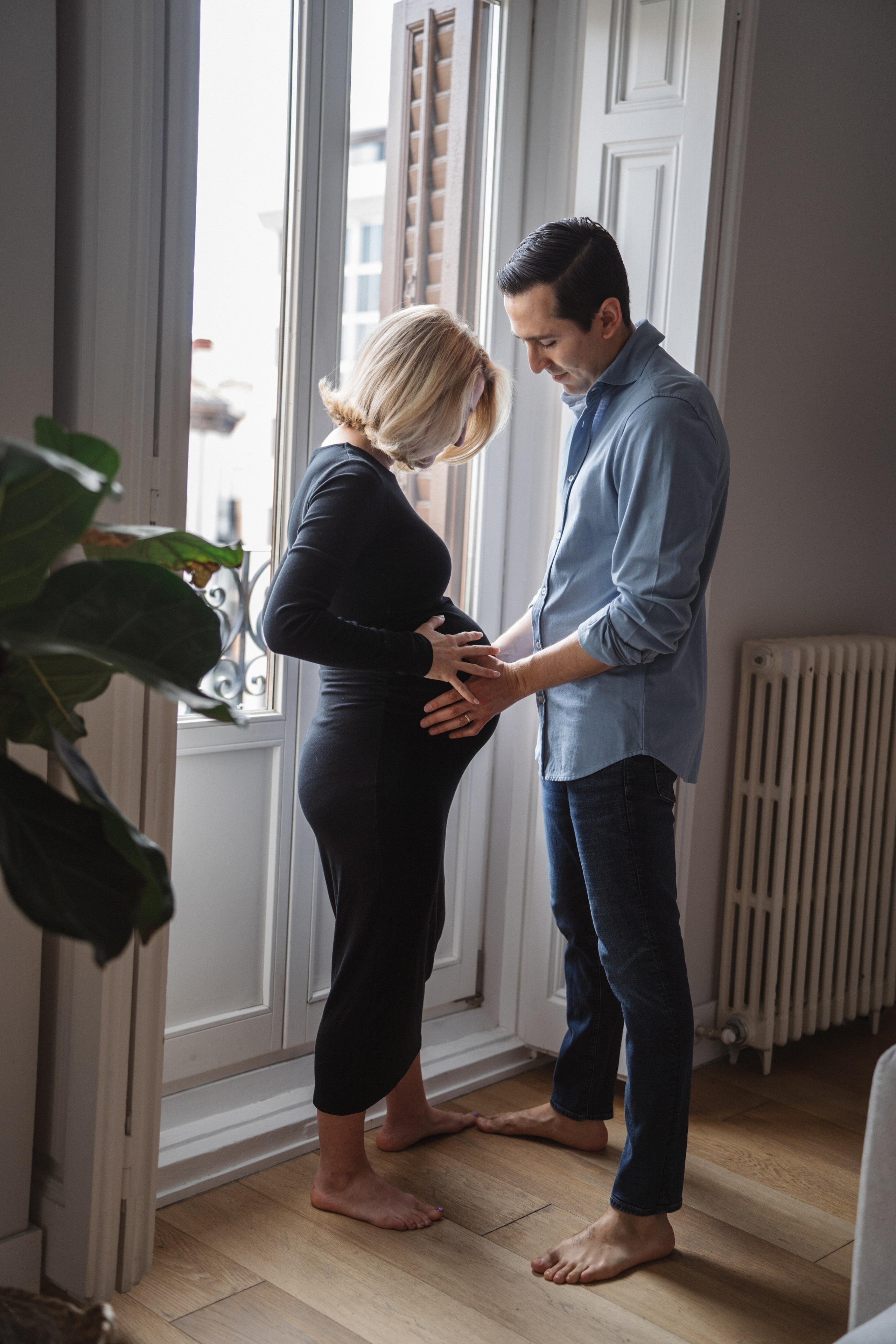 Pregnancy and family portrait photographer. maternity photoshoot. Photographer in Madrid, Spain. Alyona Belyaninova