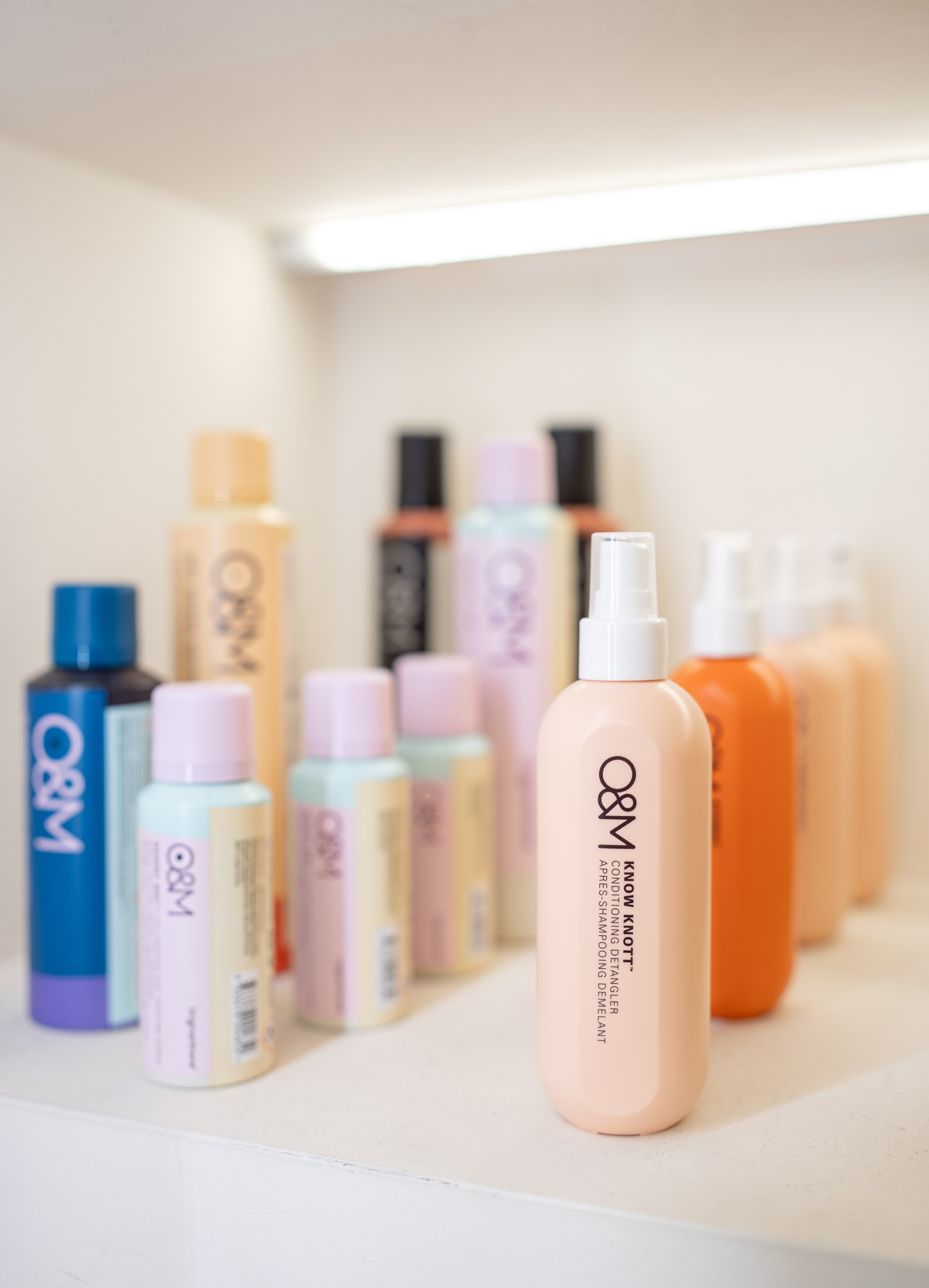 Content shooting for Salon BLOU. Photographer in Madrid, Spain. Alyona Belyaninova